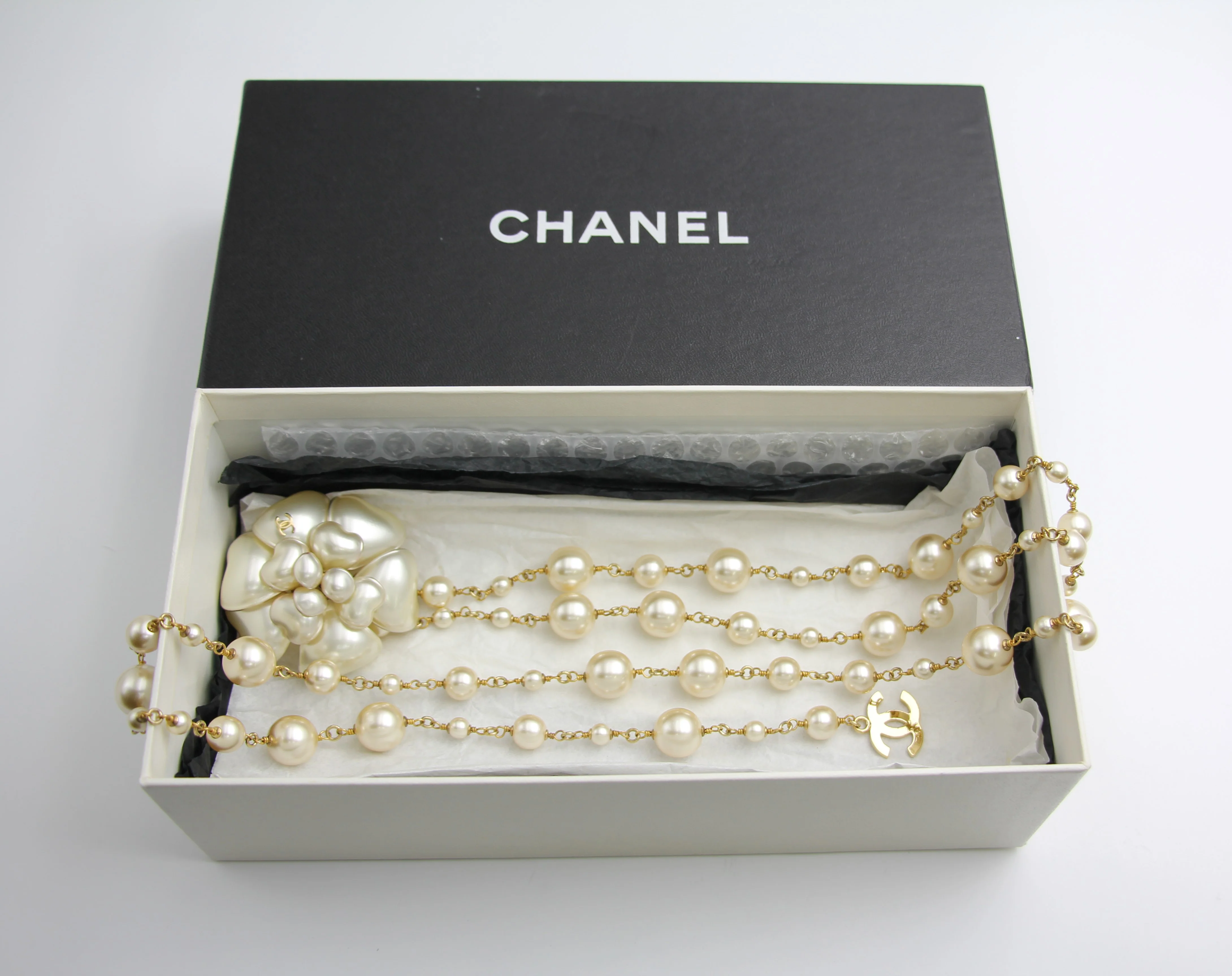 Chanel Vintage 02A Pearl Camellia Waist Chain - Image 5