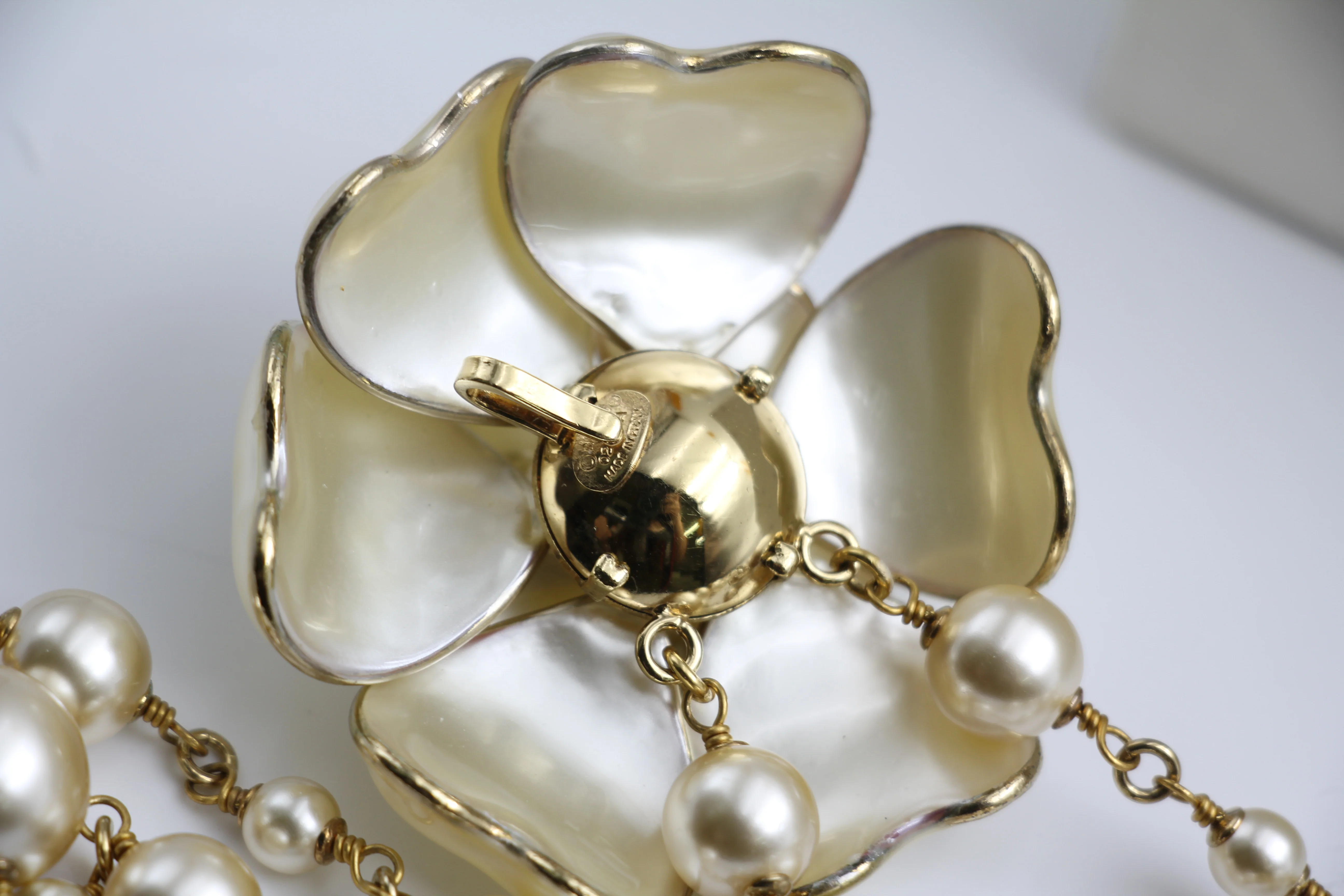 Chanel Vintage 02A Pearl Camellia Waist Chain - Image 6