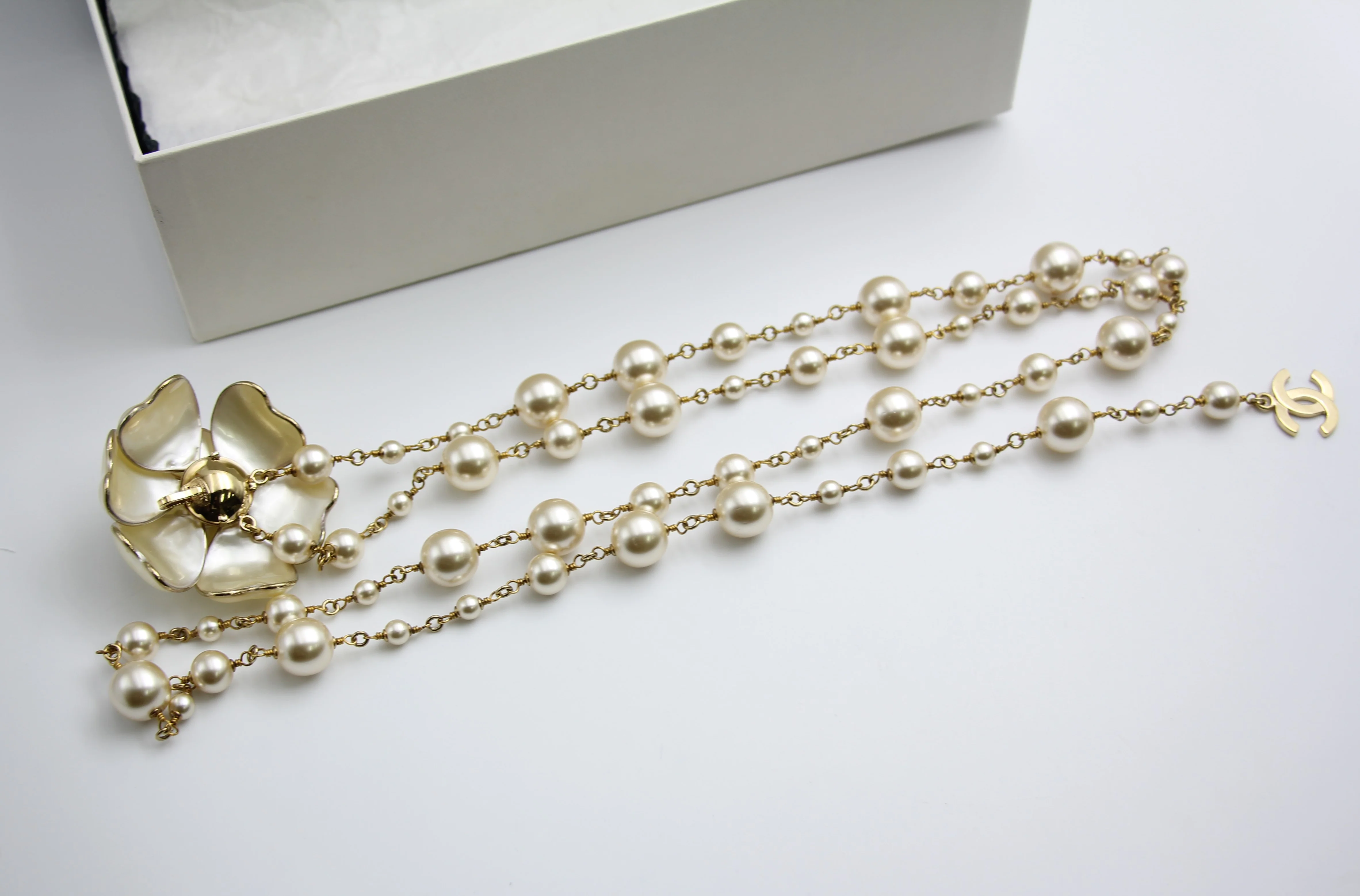 Chanel Vintage 02A Pearl Camellia Waist Chain - Image 8