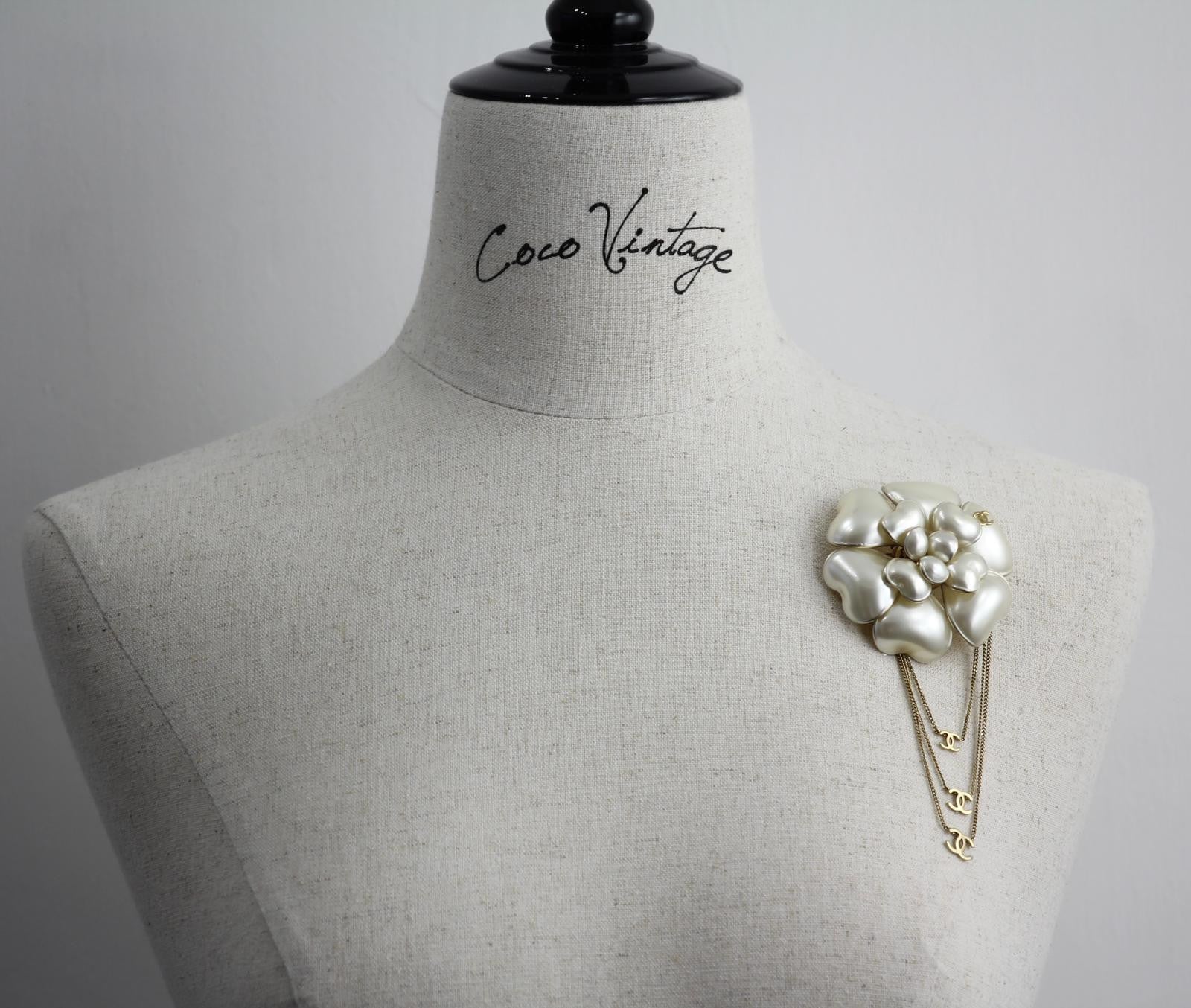 Chanel Vintage 02A Imitation Pearl White Camellia Three Cc Brooch - Image 13