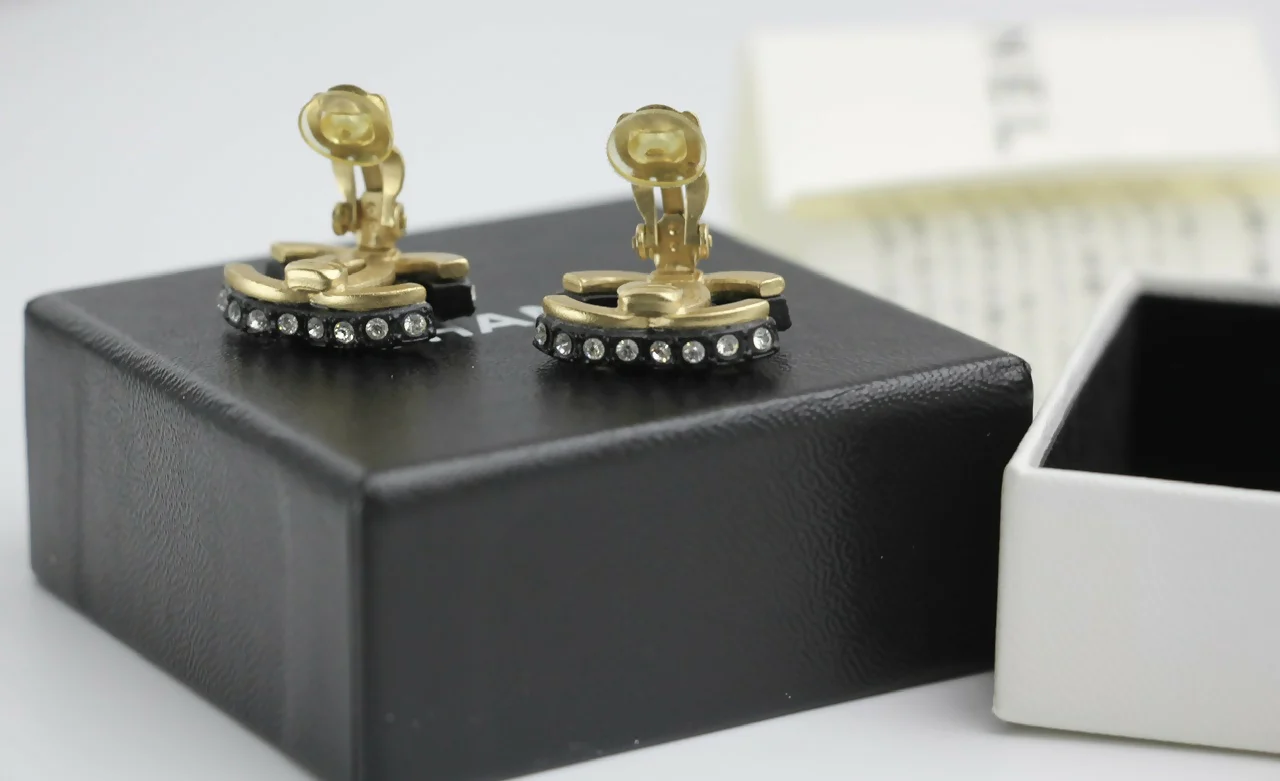 Chanel Vintage 02A Rhinestone Black CC Logo Clip-on Earrings - Image 5