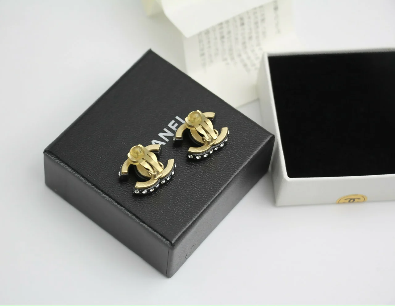 Chanel Vintage 02A Rhinestone Black CC Logo Clip-on Earrings - Image 7
