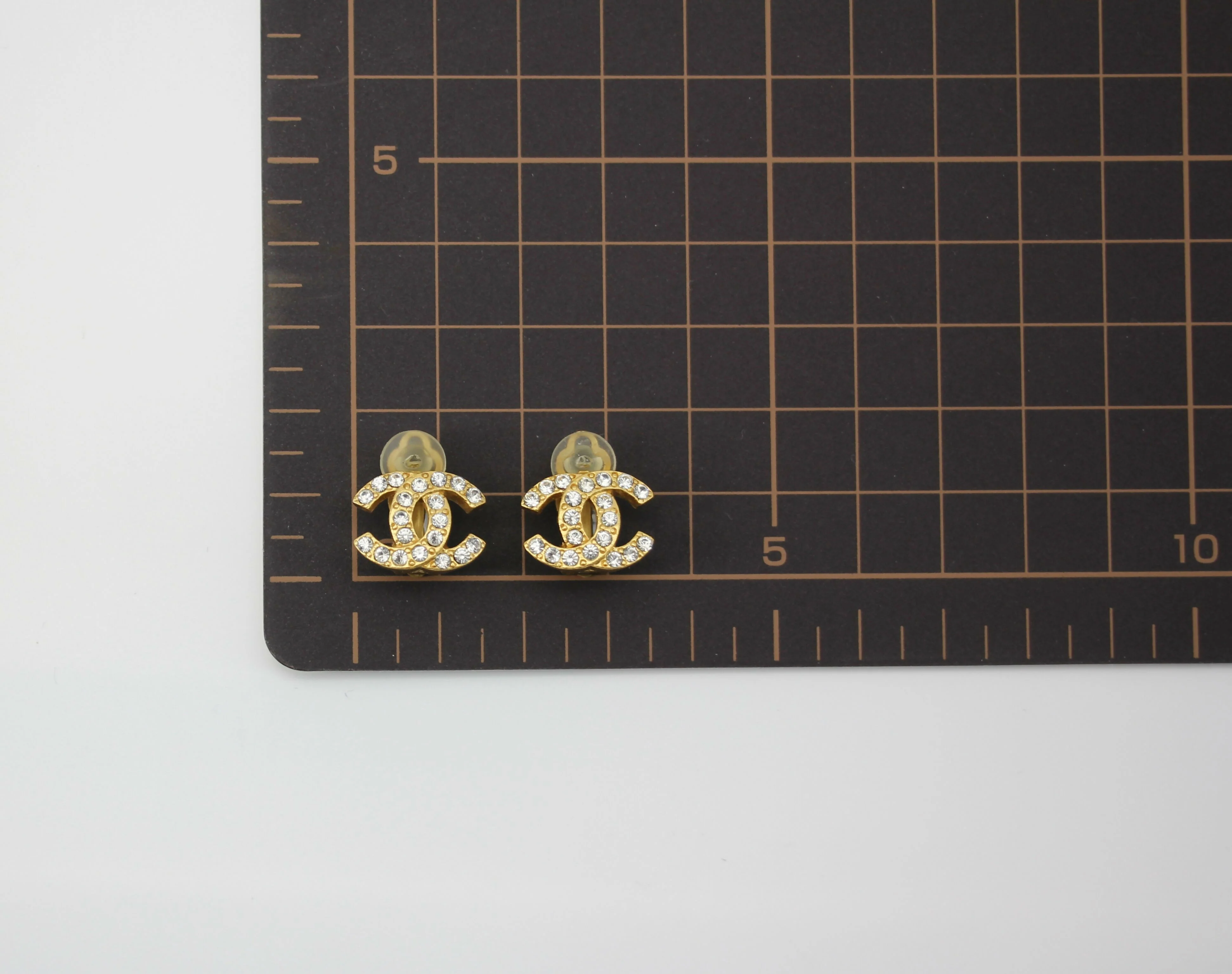 Chanel Vintage 02A Rhinestone Gold-plated CC Mark Clip-on Earrings - Image 10