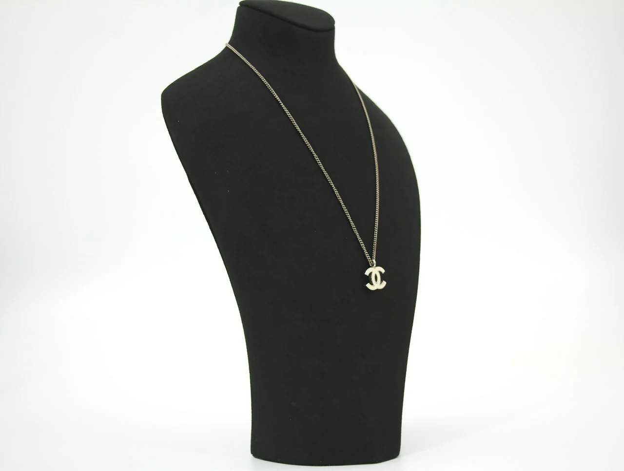 Chanel Vintage 02C Enamel White CC Necklace - Image 4