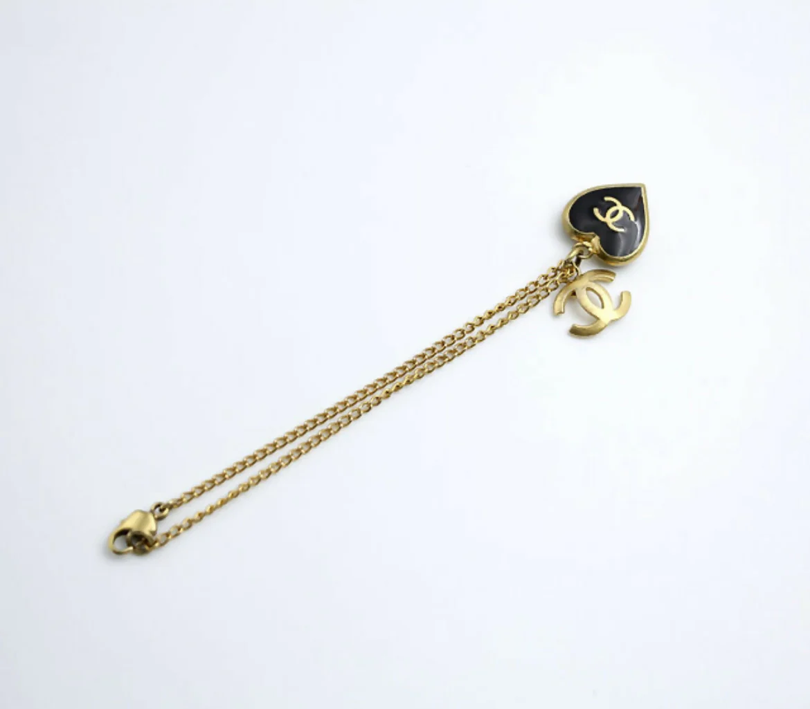 Chanel Vintage 02P Enamel Black Heart CC Bracelet - Image 3