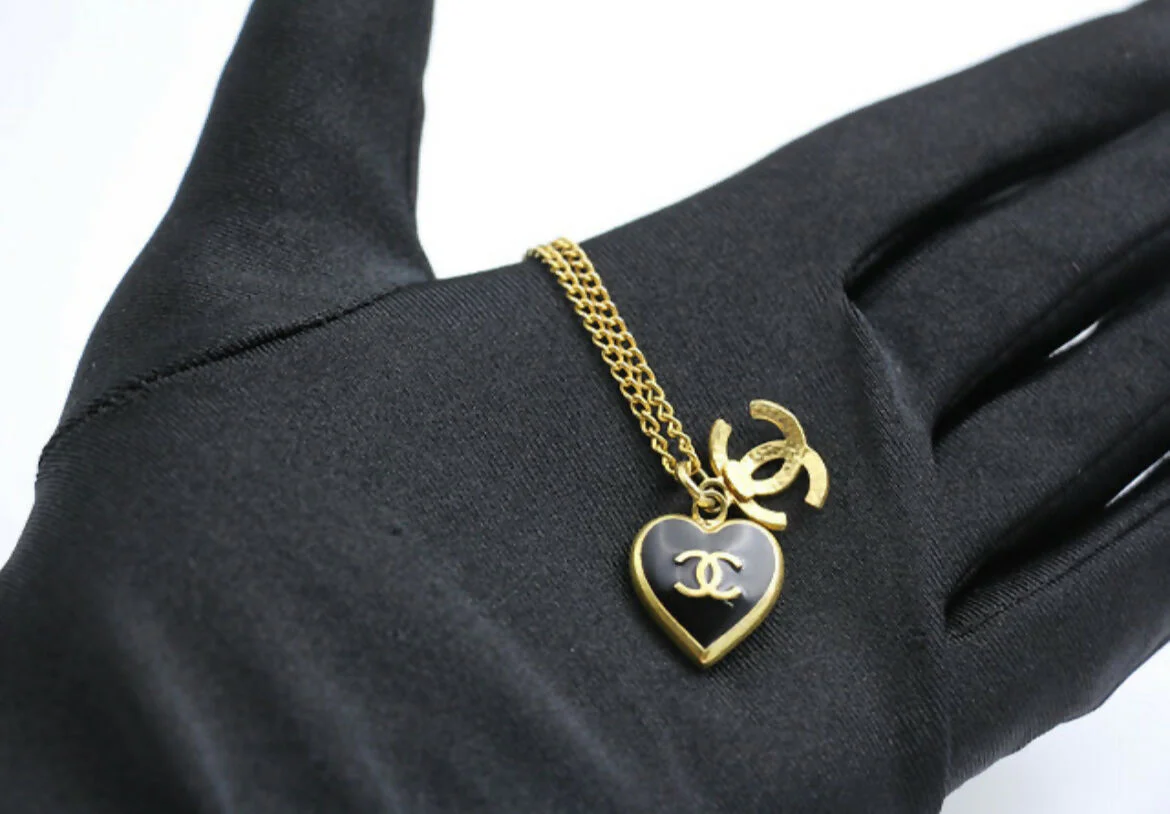 Chanel Vintage 02P Enamel Black Heart CC Bracelet - Image 4