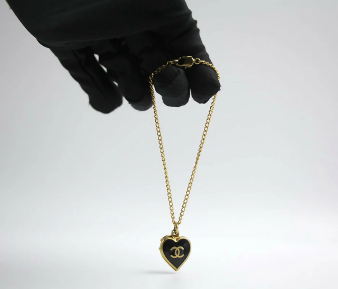 Chanel Vintage 02P Enamel Black Heart CC Bracelet - Image 5