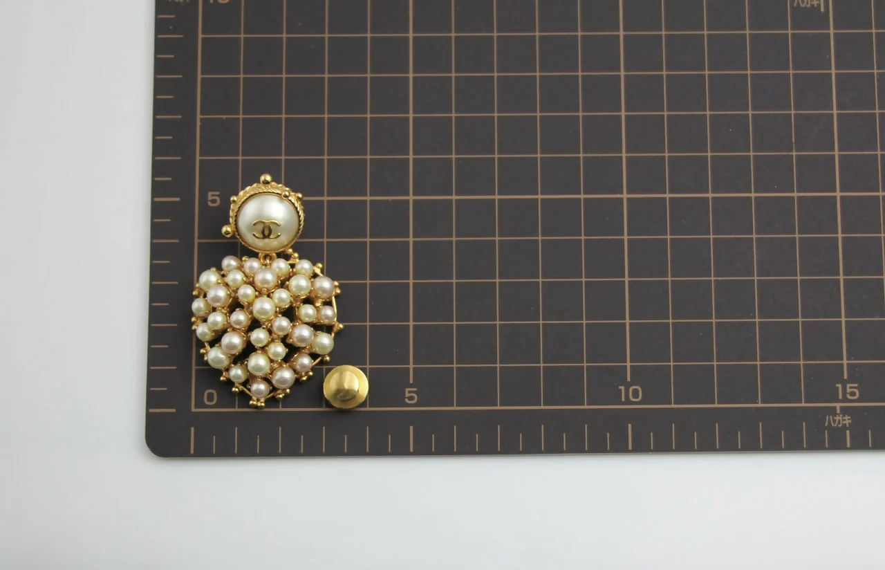 Chanel Vintage 02P Gold-plated & Imitation Pearl Heart-shaped Pendant Brooch - Image 10