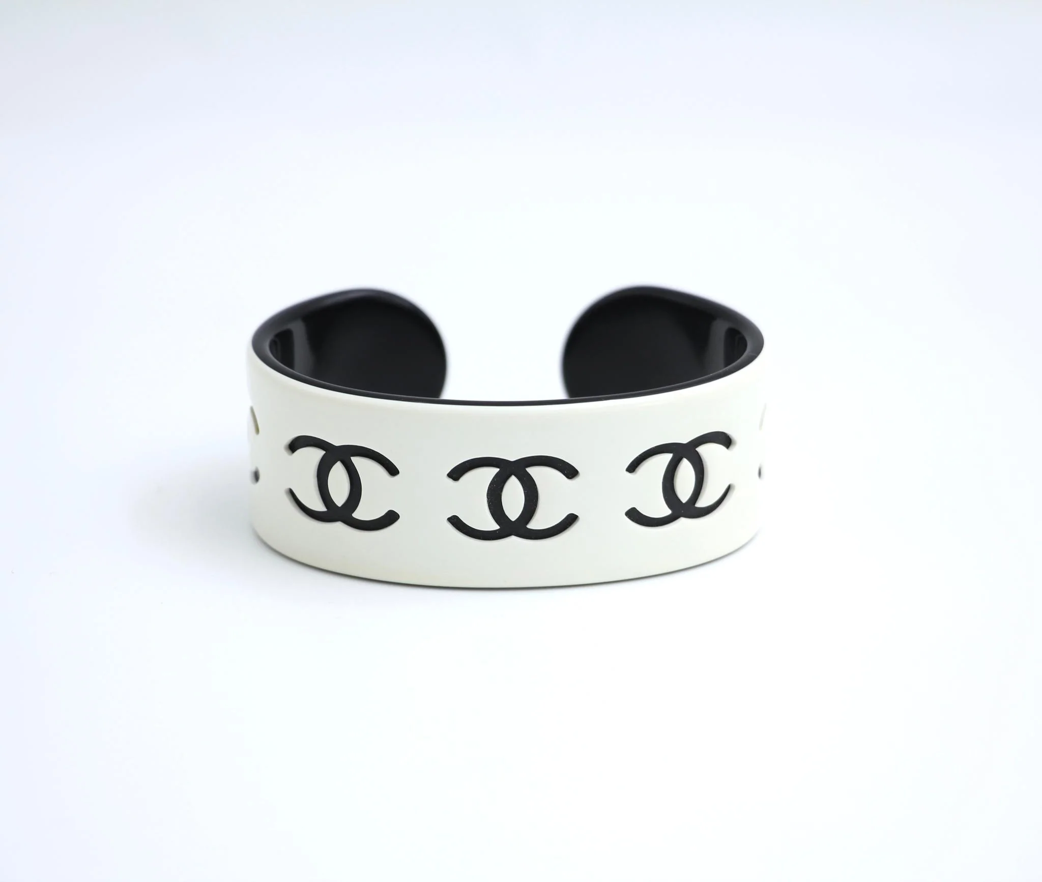 Chanel Vintage 02P Resin Black And White Cc Choker