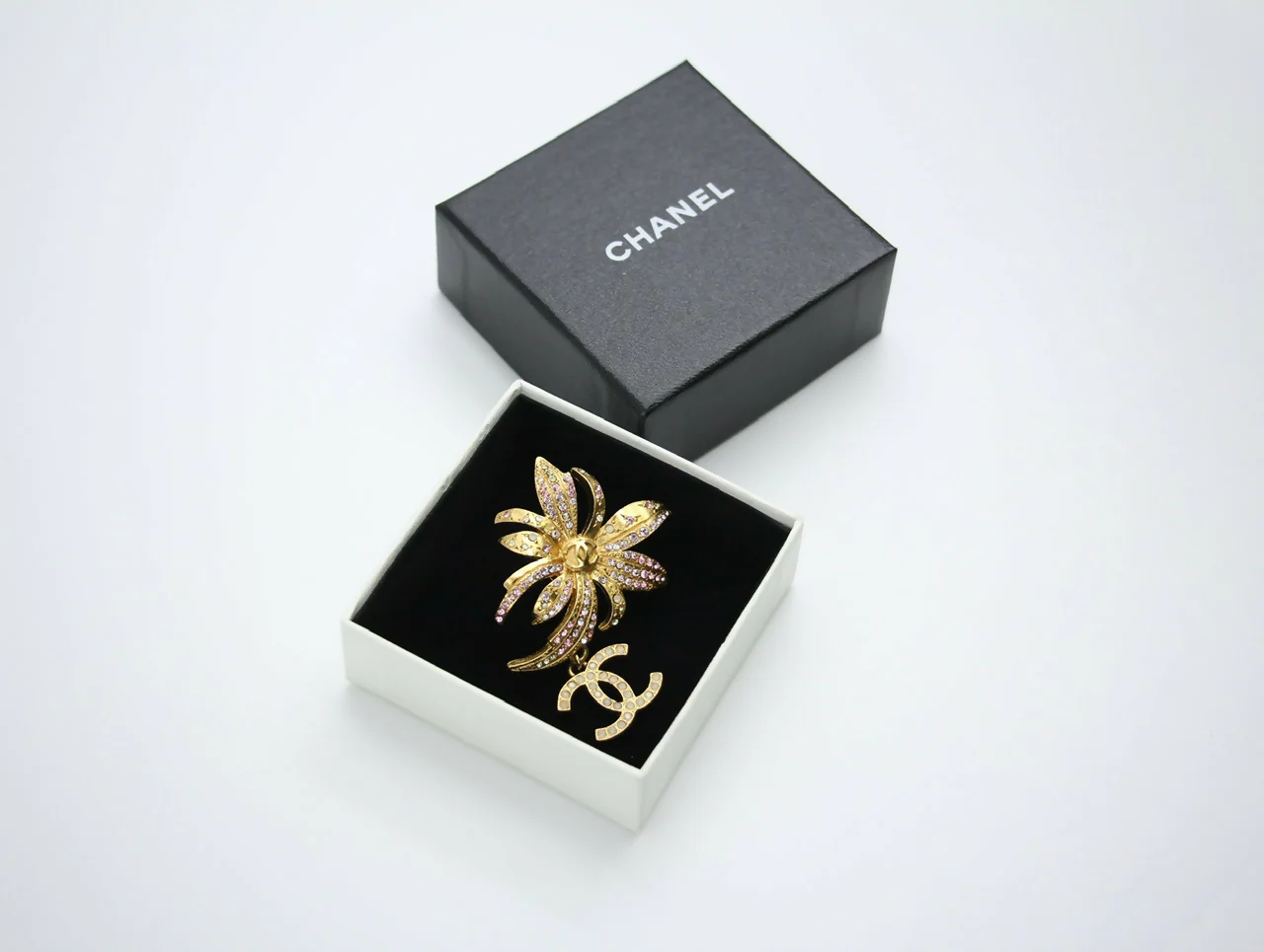 Chanel Vintage 02P Rhinestone Pink Silver Palm Tree Brooch - Image 3