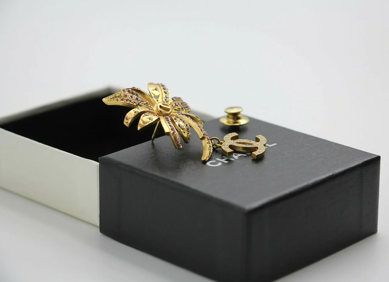 Chanel Vintage 02P Rhinestone Pink Silver Palm Tree Brooch - Image 5