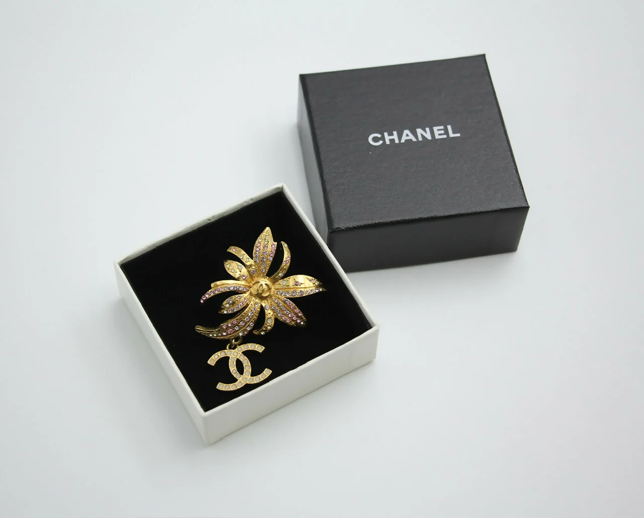 Chanel Vintage 02P Rhinestone Pink Silver Palm Tree Brooch - Image 7