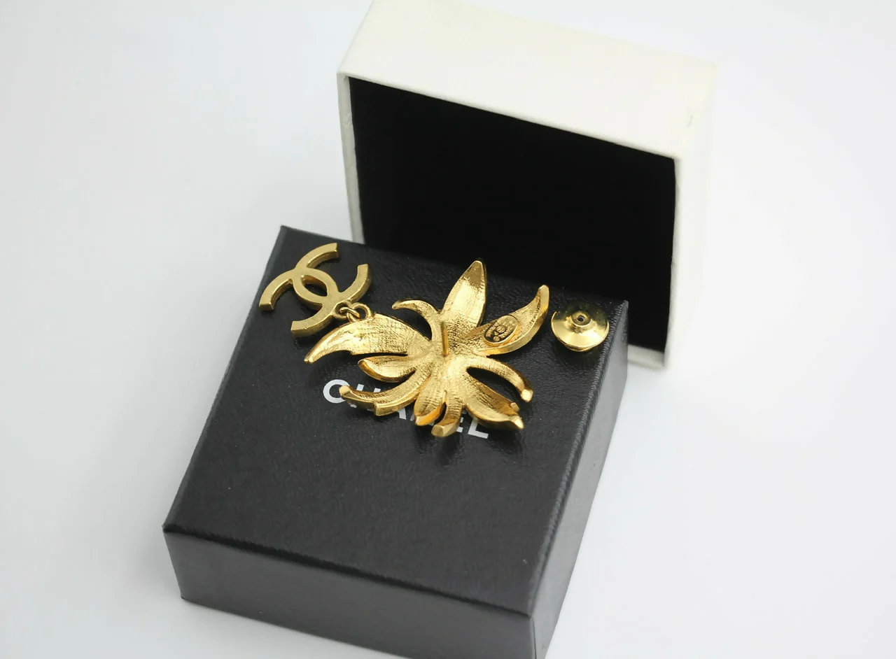 Chanel Vintage 02P Rhinestone Pink Silver Palm Tree Brooch - Image 8