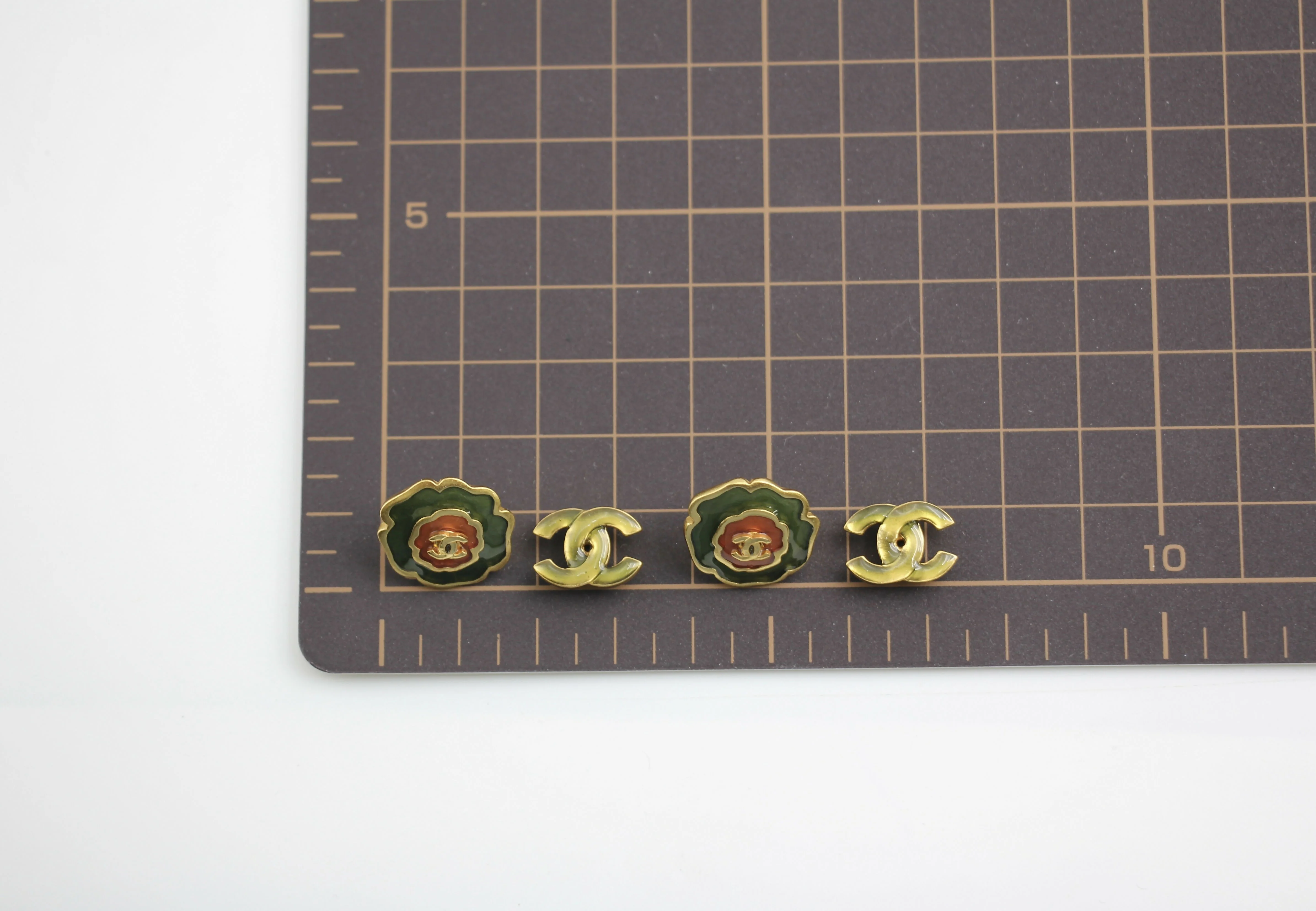 Chanel Vintage 03P Enamel Green and Red Flower Stacking Stud Earrings - Image 10