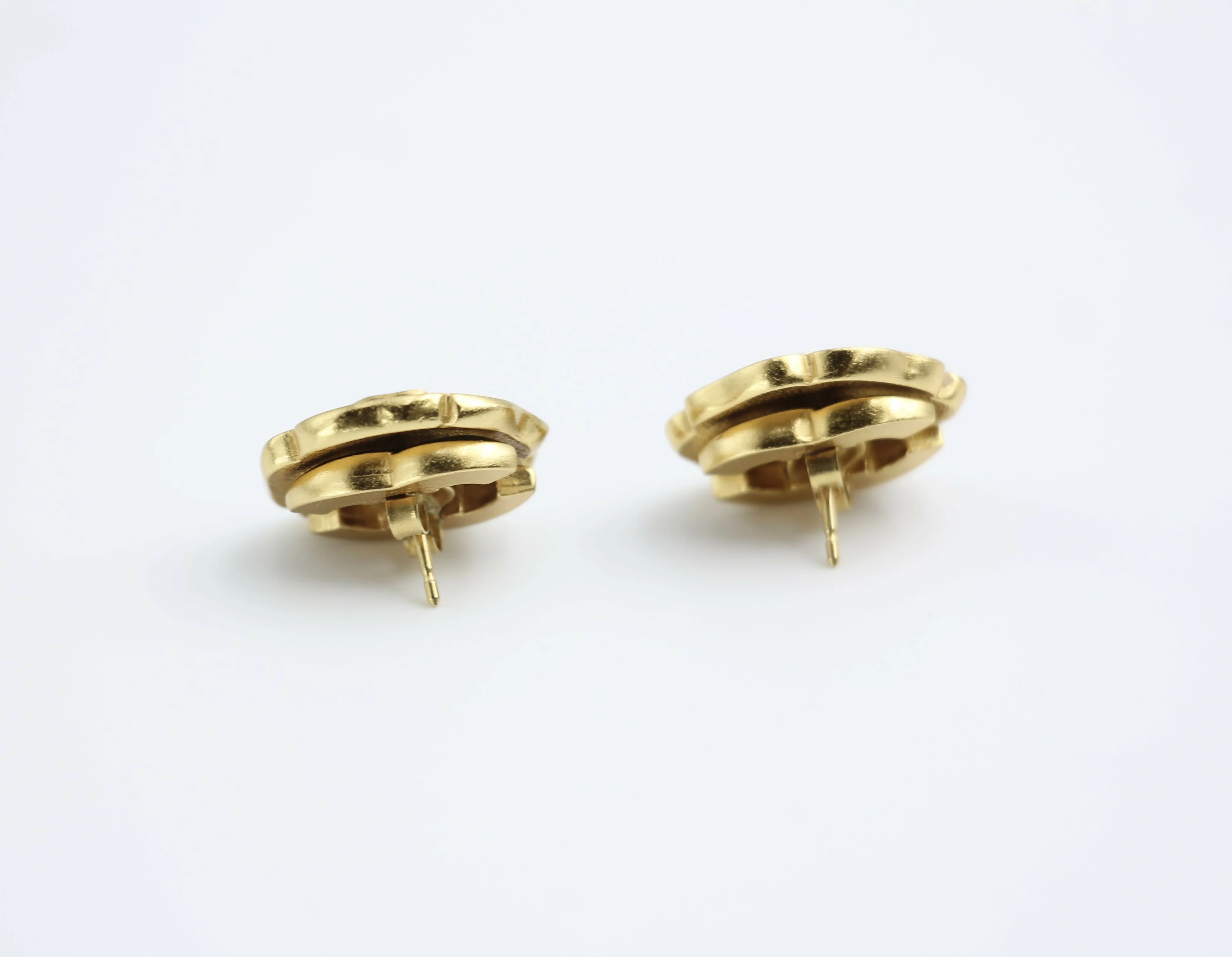Chanel Vintage 03P Enamel Green and Red Flower Stacking Stud Earrings - Image 8