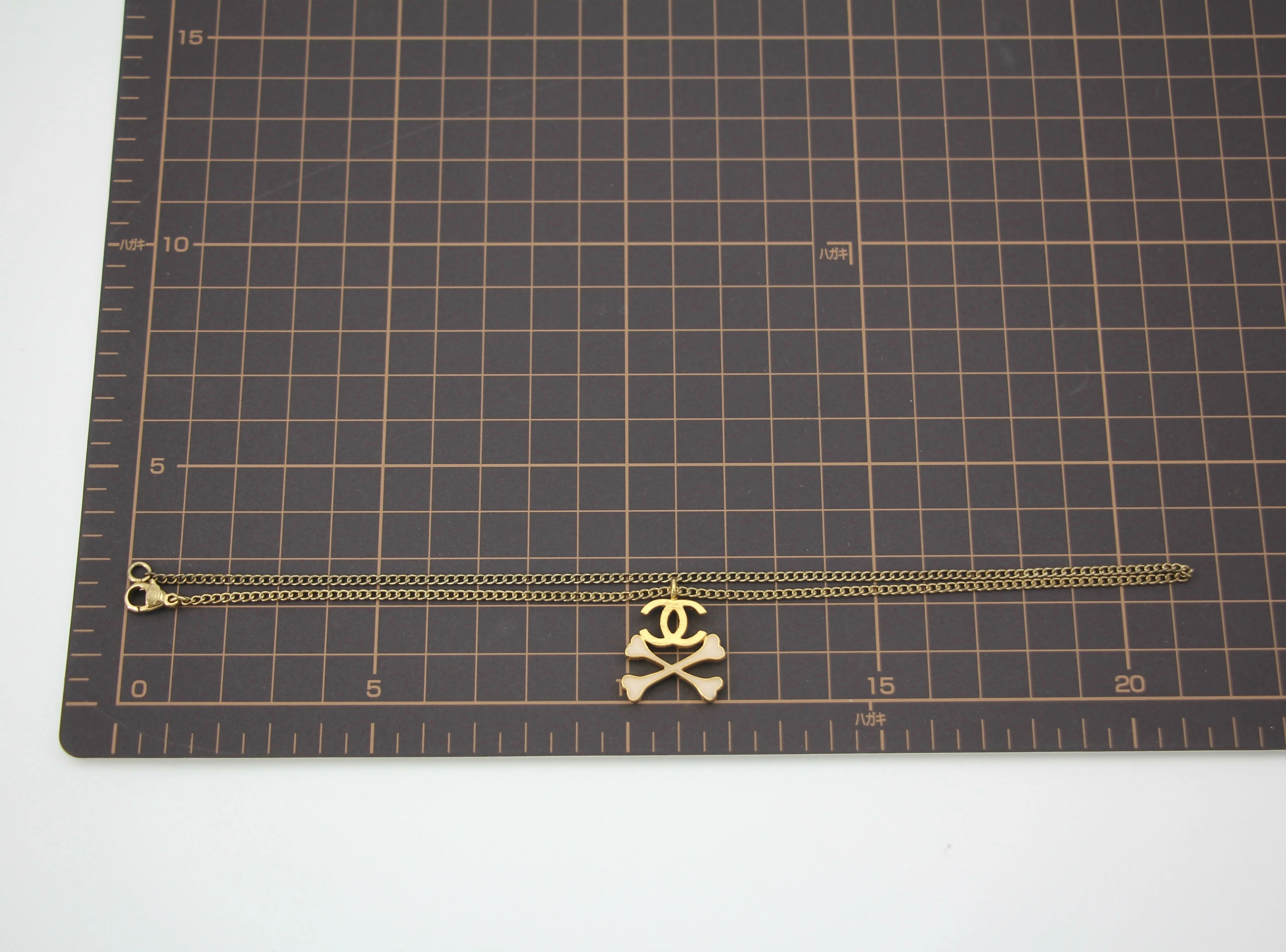 Chanel Vintage 03P Gold-plated CC Enamel White Skull Necklace - Image 10