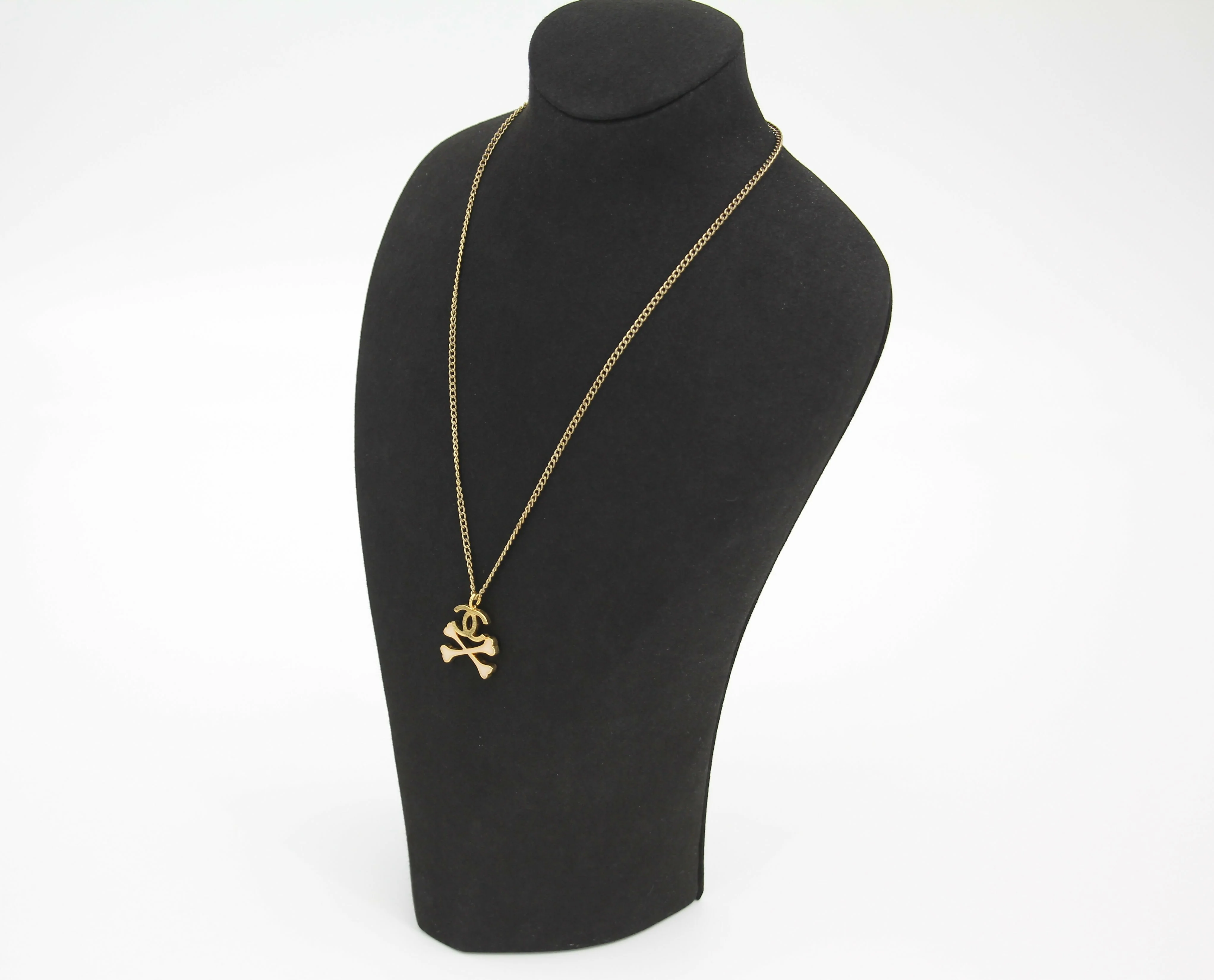 Chanel Vintage 03P Gold-plated CC Enamel White Skull Necklace - Image 2