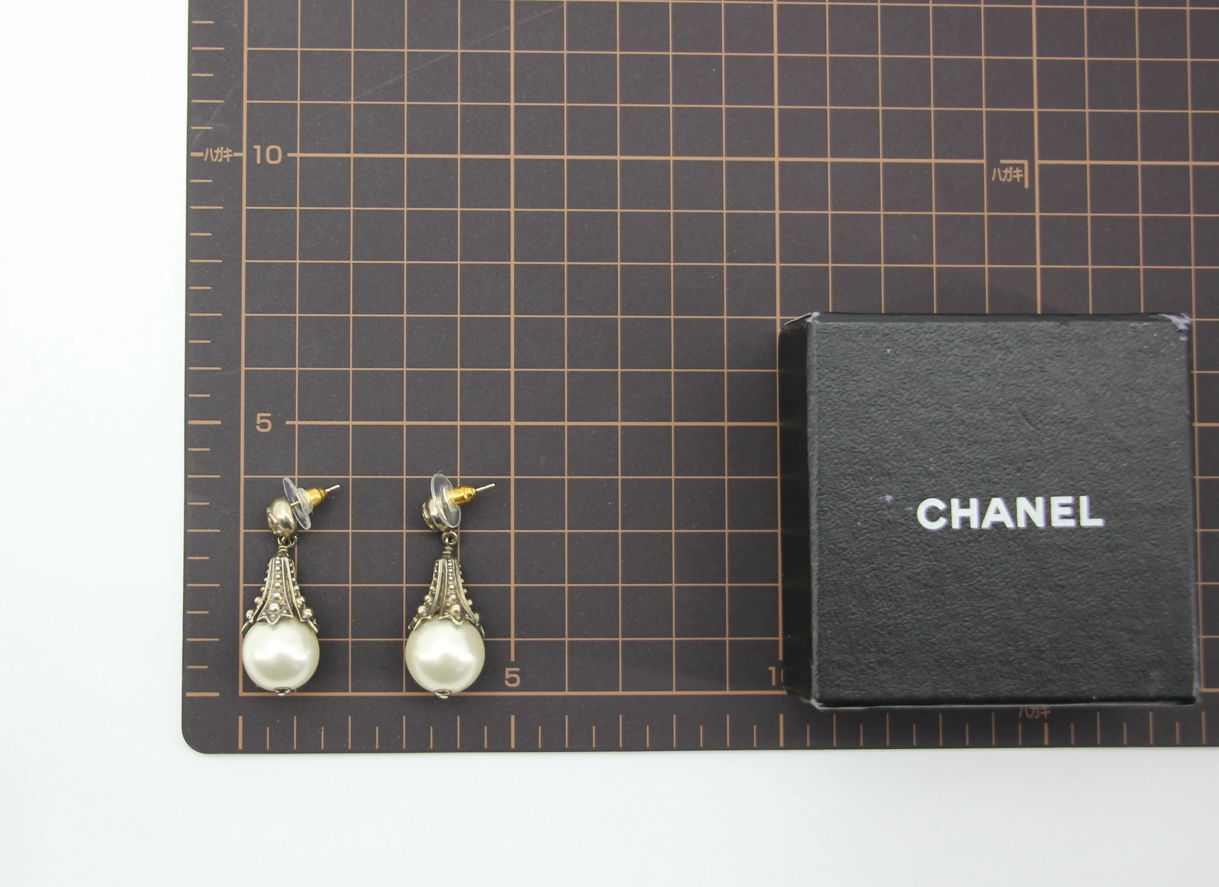 Chanel Vintage 03P Imitation Pearl & Metal Bronze-Tone Stud Earrings - Image 10