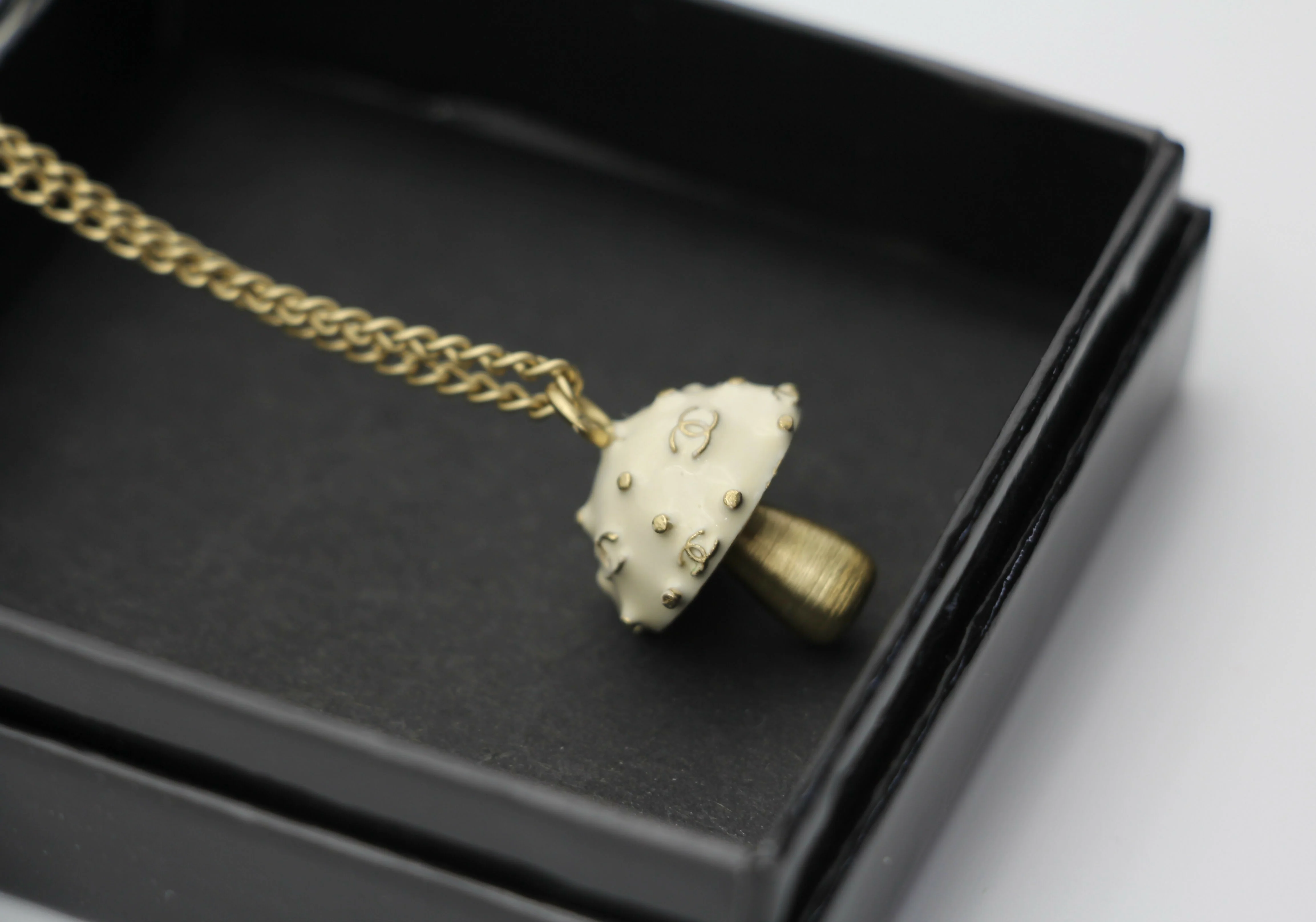 Chanel Vintage 03S Metal White Mushroom Necklace - Image 4