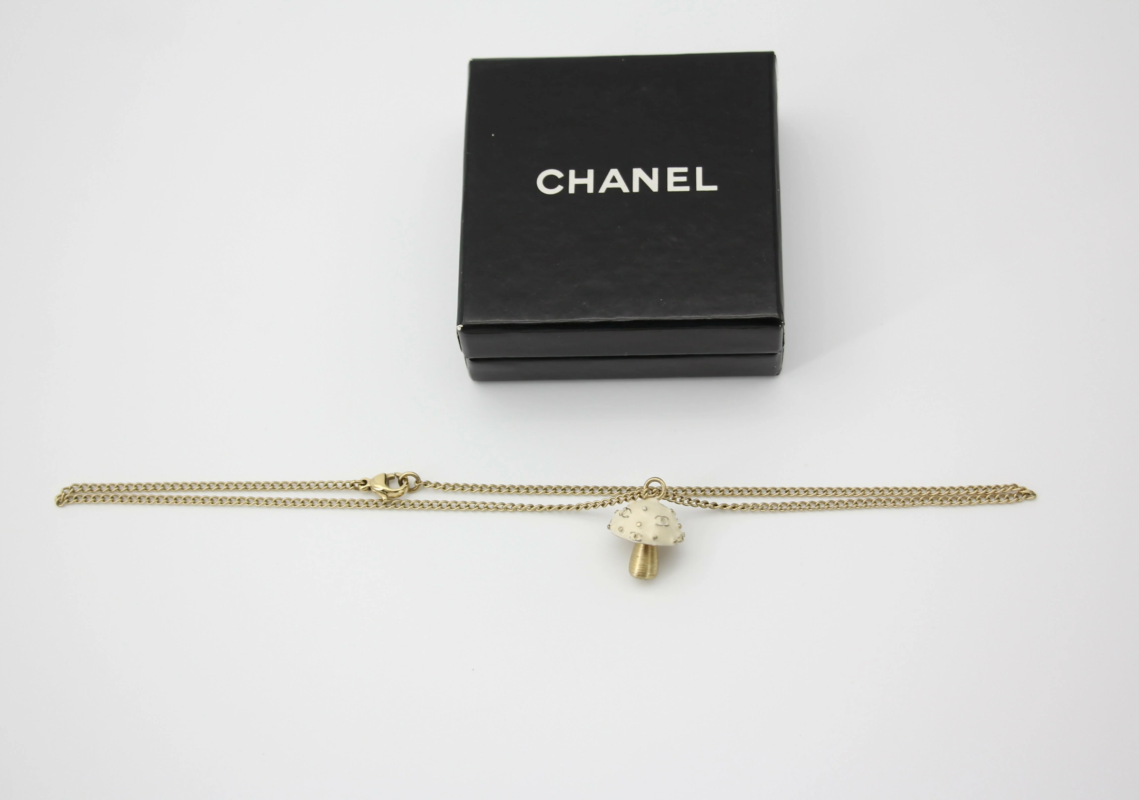 Chanel Vintage 03S Metal White Mushroom Necklace - Image 7