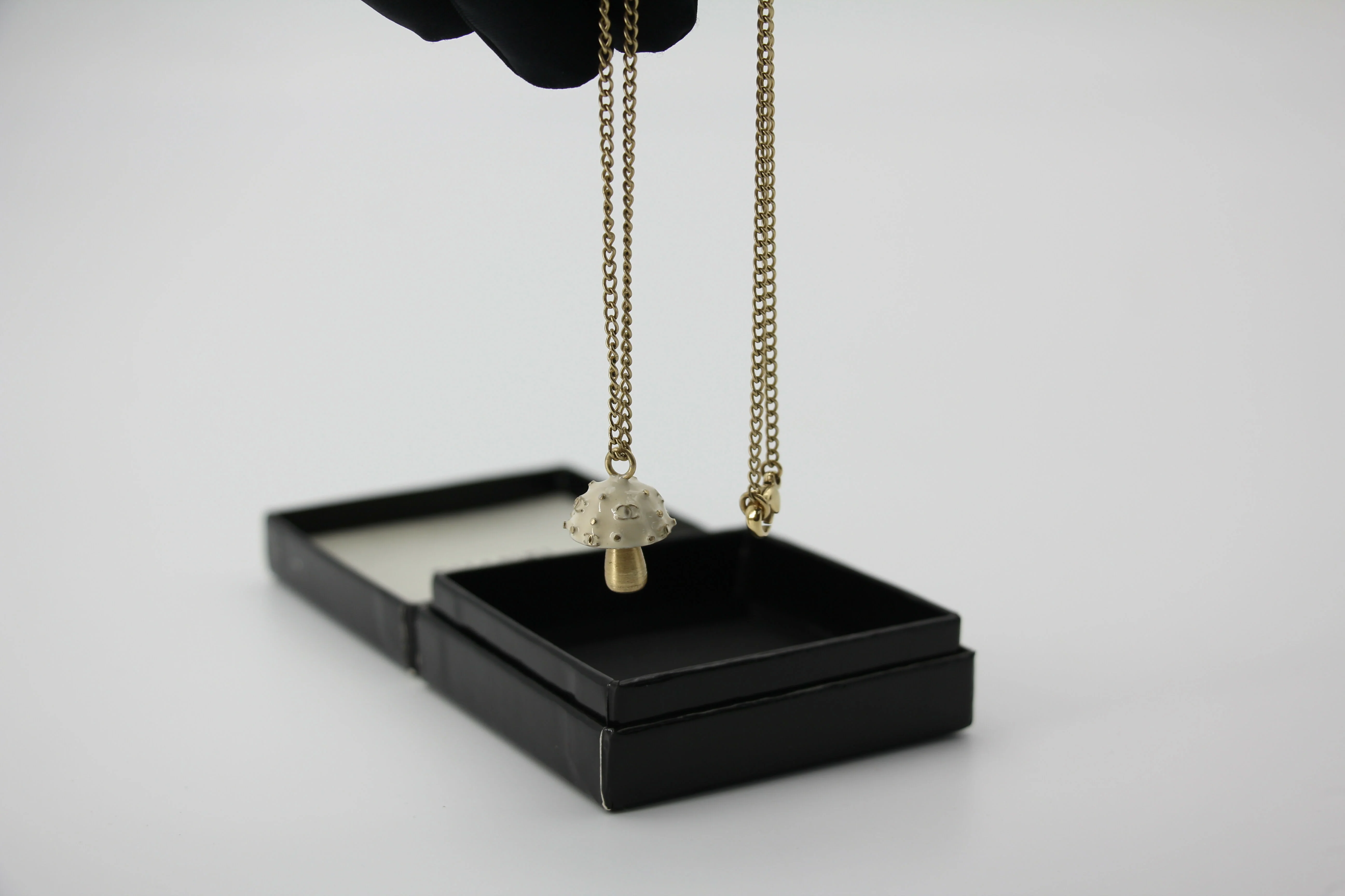 Chanel Vintage 03S Metal White Mushroom Necklace - Image 8
