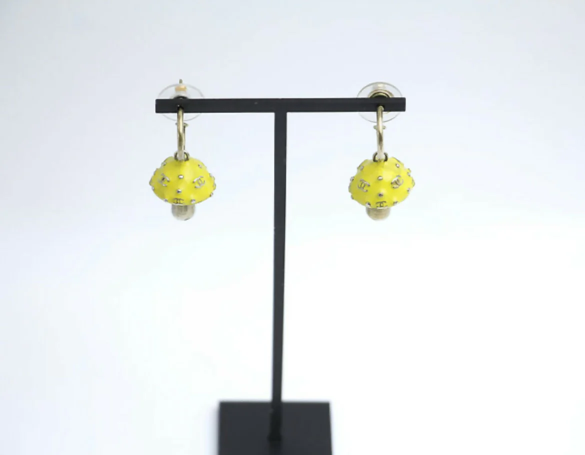 Chanel Vintage 03S Metal Yellow Mushroom Grain Hoop Stud Earrings - Image 3