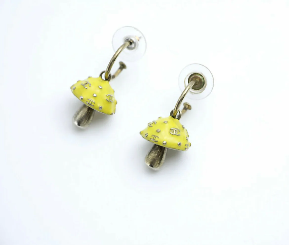 Chanel Vintage 03S Metal Yellow Mushroom Grain Hoop Stud Earrings - Image 4