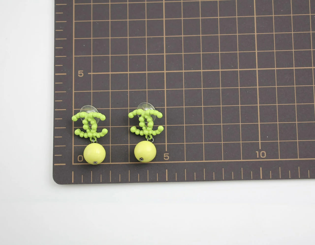 Chanel Vintage 04A Resin Fluorescent Green and Yellow Dangle Stud Earrings - Image 10