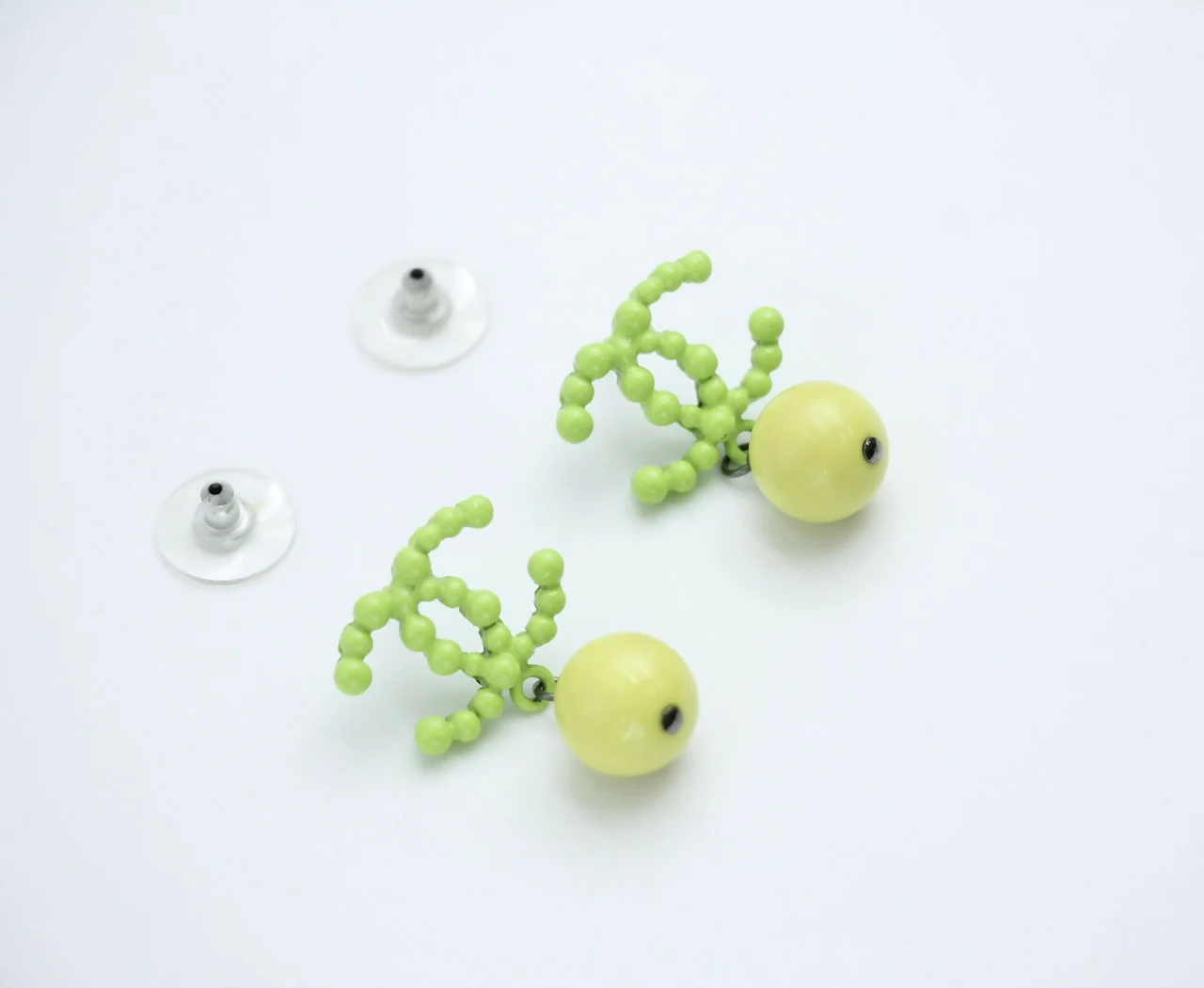 Chanel Vintage 04A Resin Fluorescent Green and Yellow Dangle Stud Earrings - Image 4