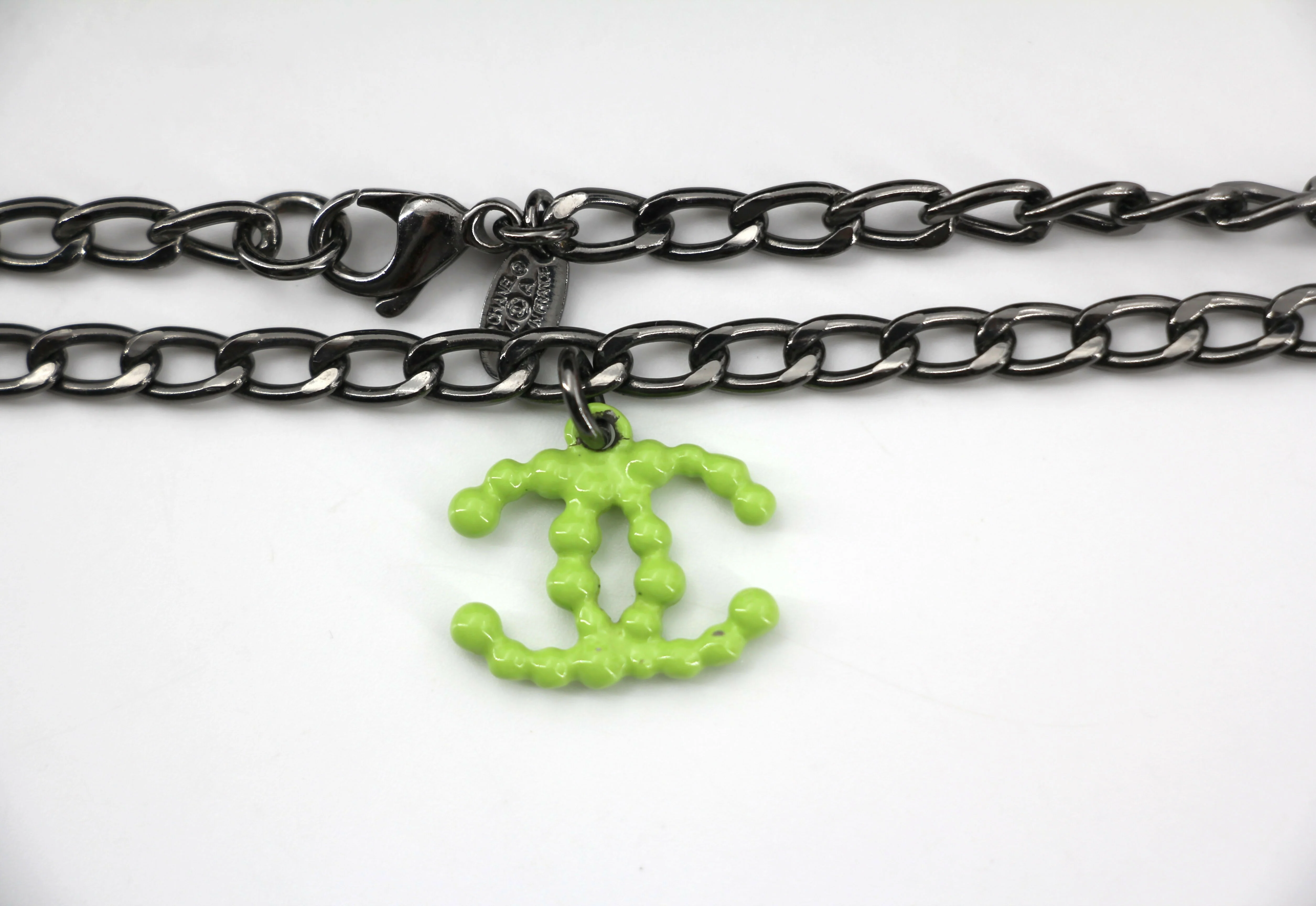 Chanel Vintage 04A Resin Fluorescent Green CC Grey Chain Necklace - Image 7