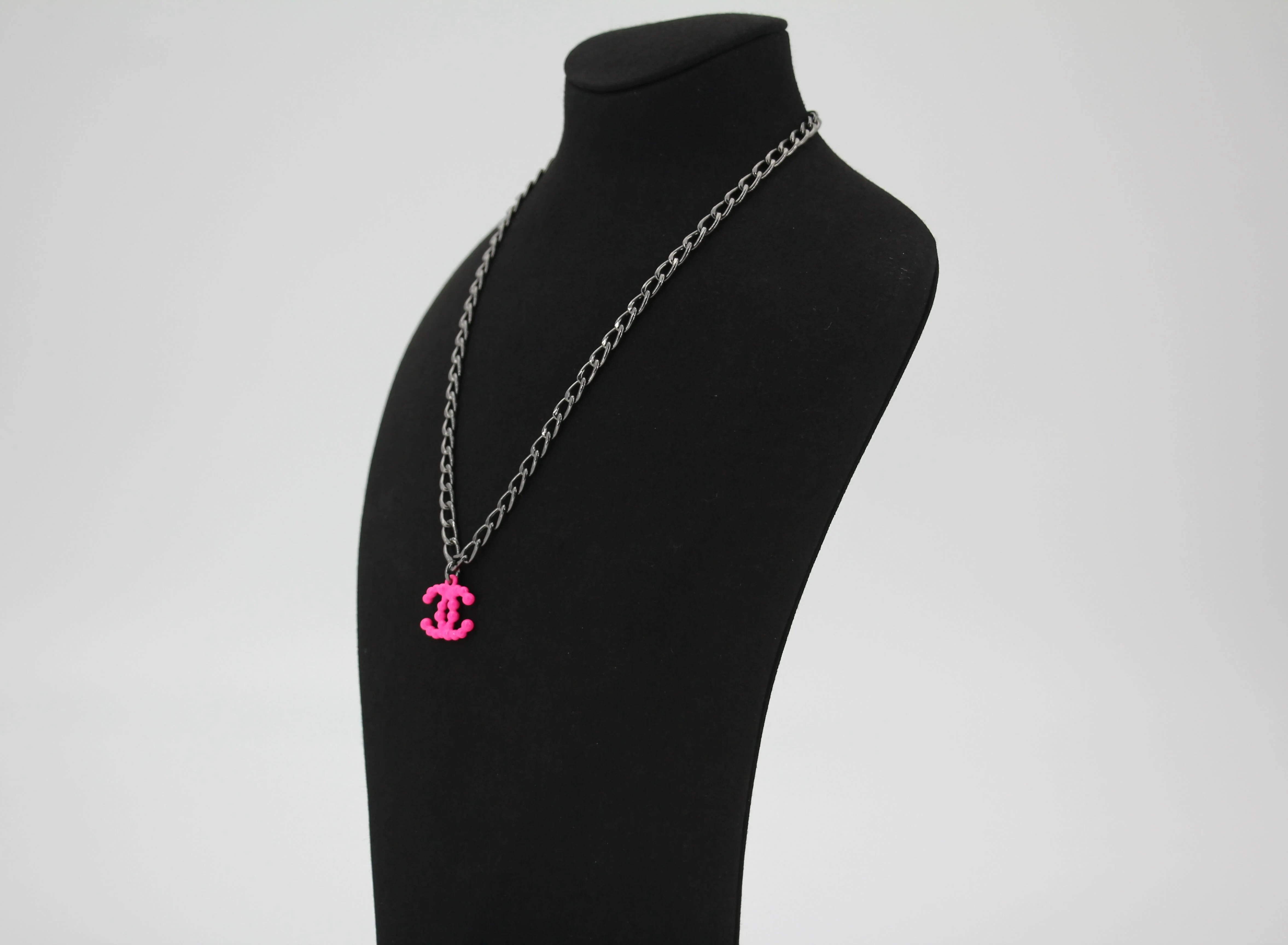 Chanel Vintage 04A Resin Fluorescent Pink CC Necklace - Image 2