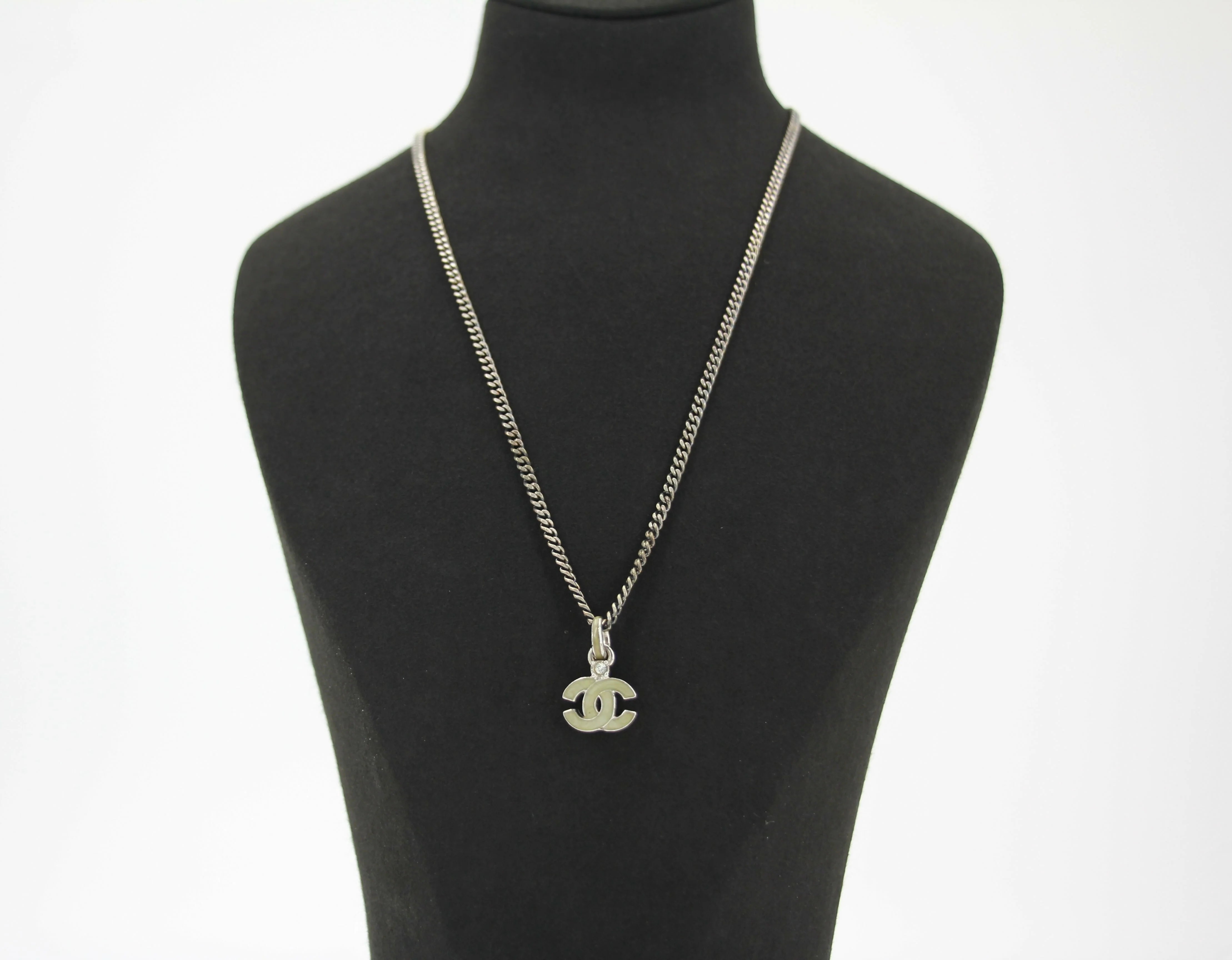 Chanel Vintage 04P Enamel Dark Green Silver Necklace