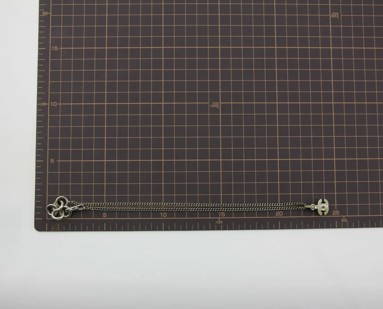 Chanel Vintage 04P Enamel Dark Green Silver Necklace - Image 10