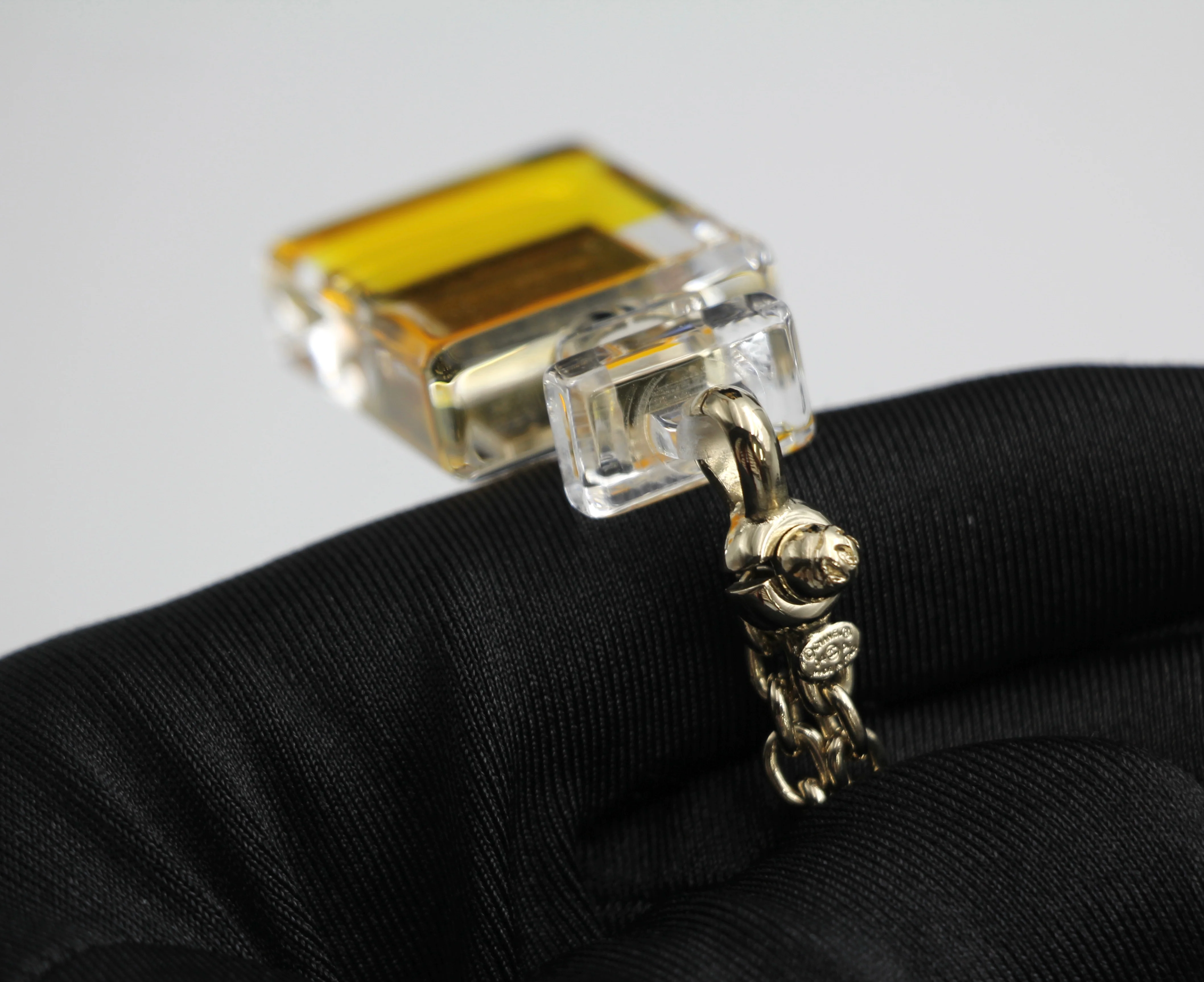 Chanel Vintage 04P Gold Plated No 5 Perfume Bottle Handbag Charm - Image 12