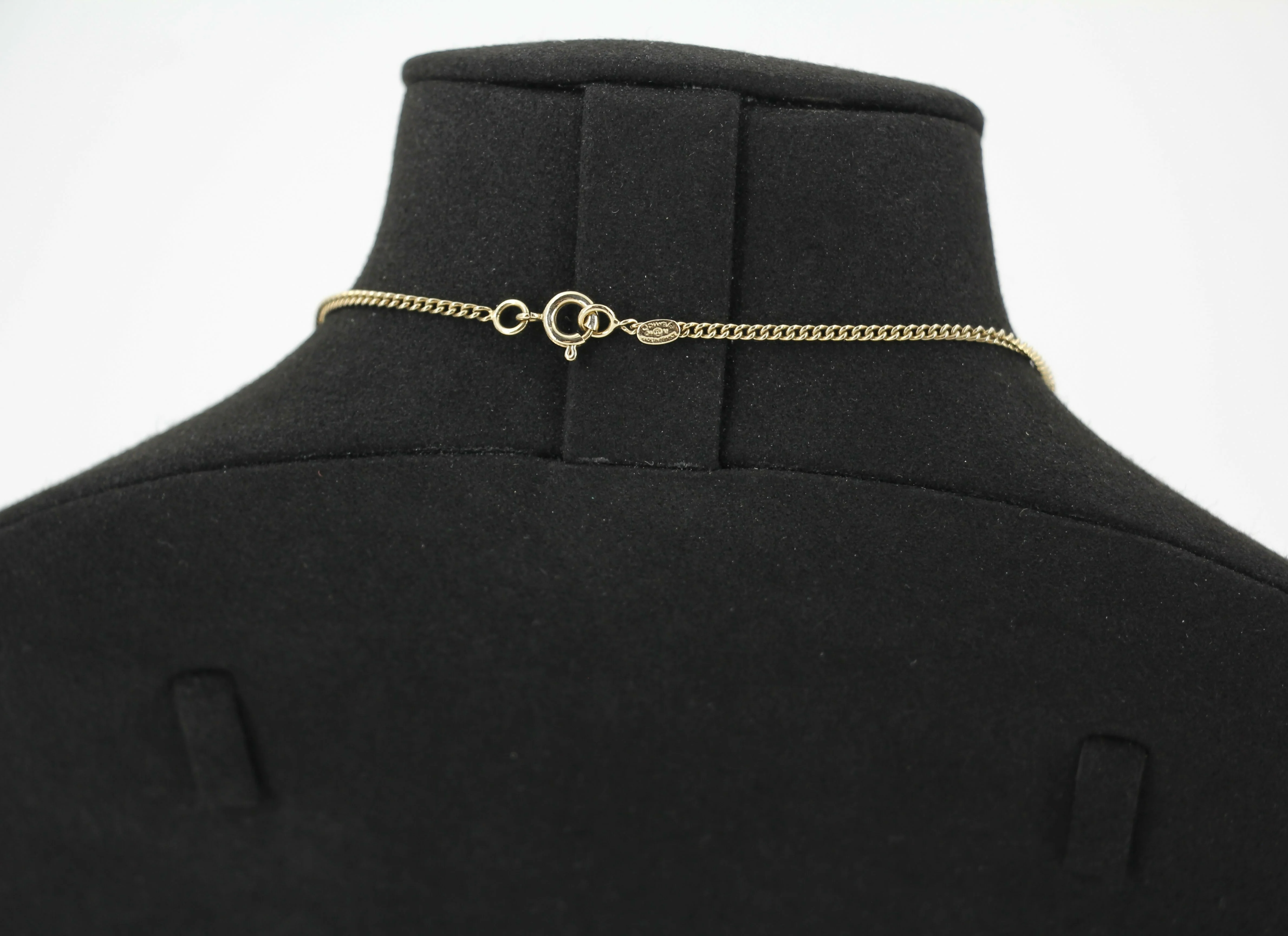 Chanel Vintage 04V Enamel Classic White CC Light Gold Necklace - Image 4
