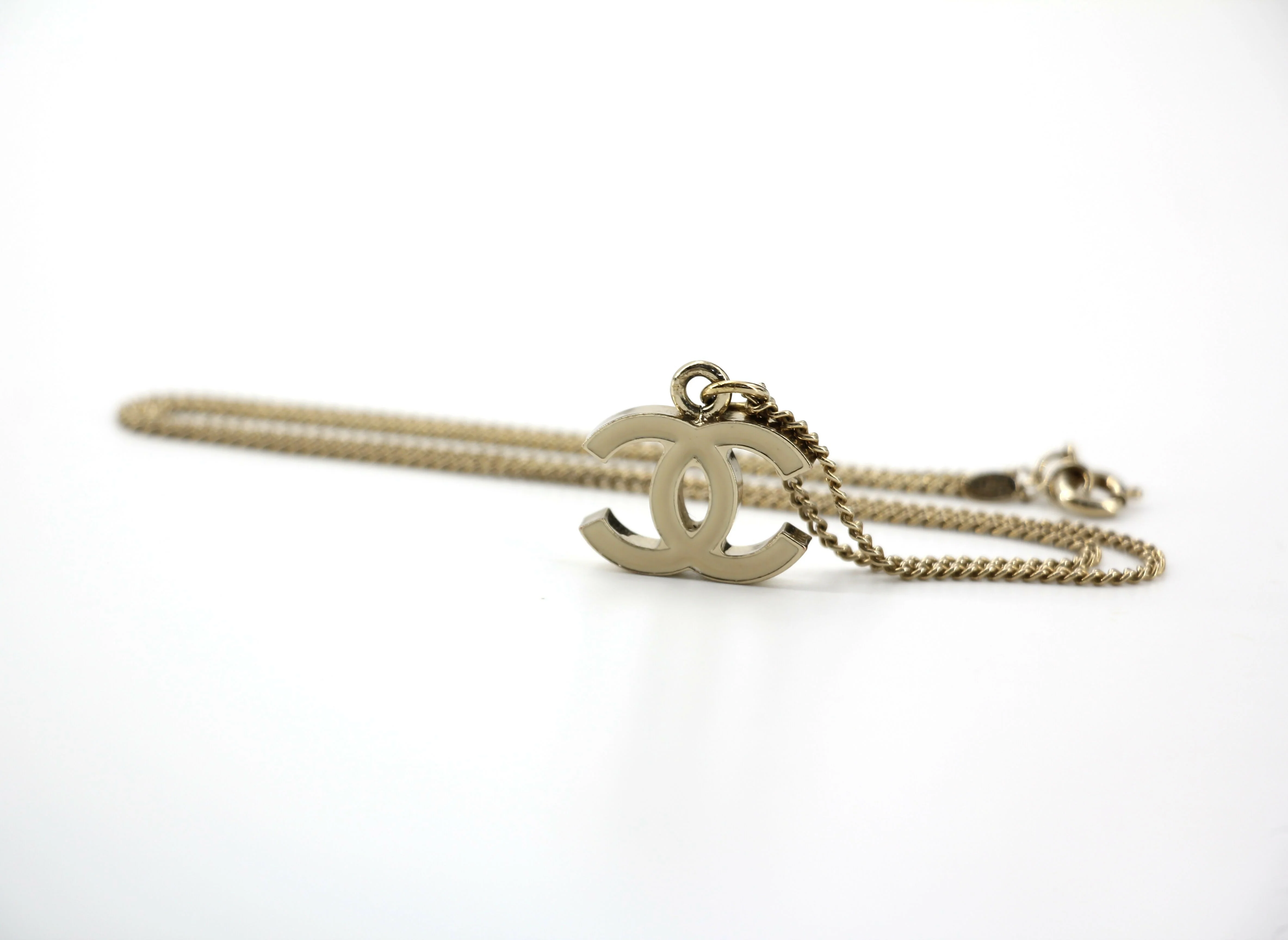 Chanel Vintage 04V Enamel Classic White CC Light Gold Necklace - Image 5