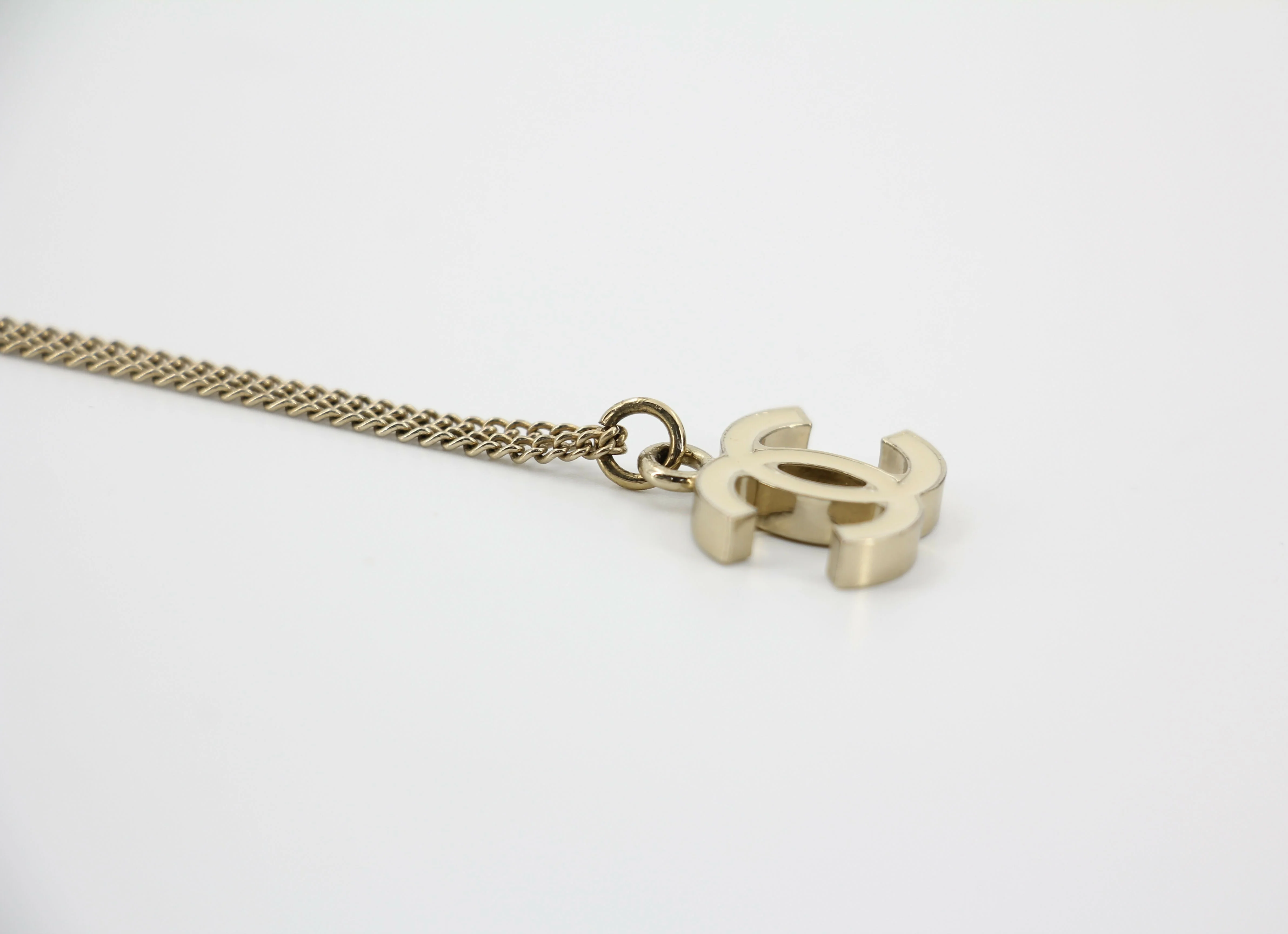 Chanel Vintage 04V Enamel Classic White CC Light Gold Necklace - Image 6