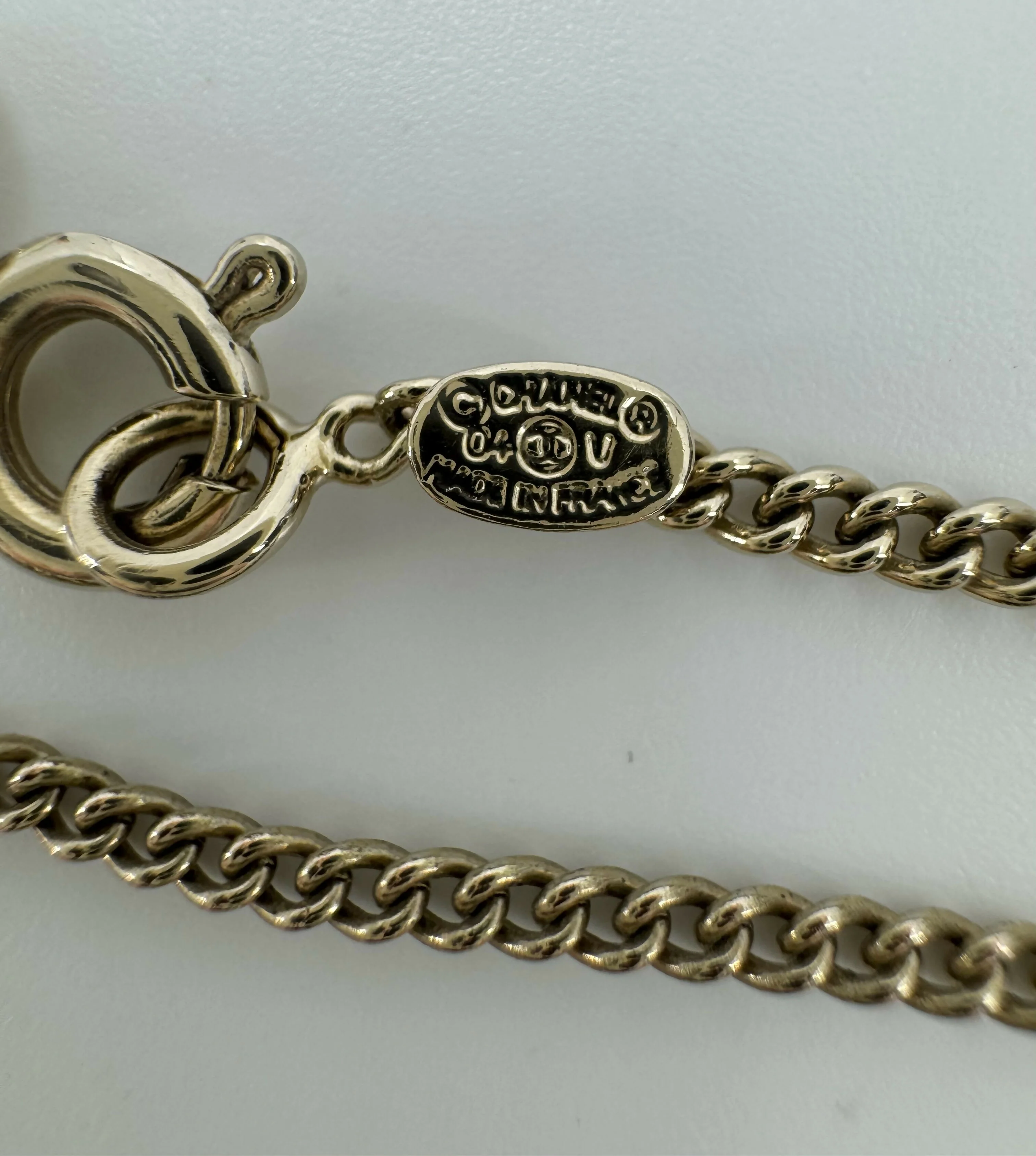 Chanel Vintage 04V Enamel Classic White CC Light Gold Necklace - Image 8