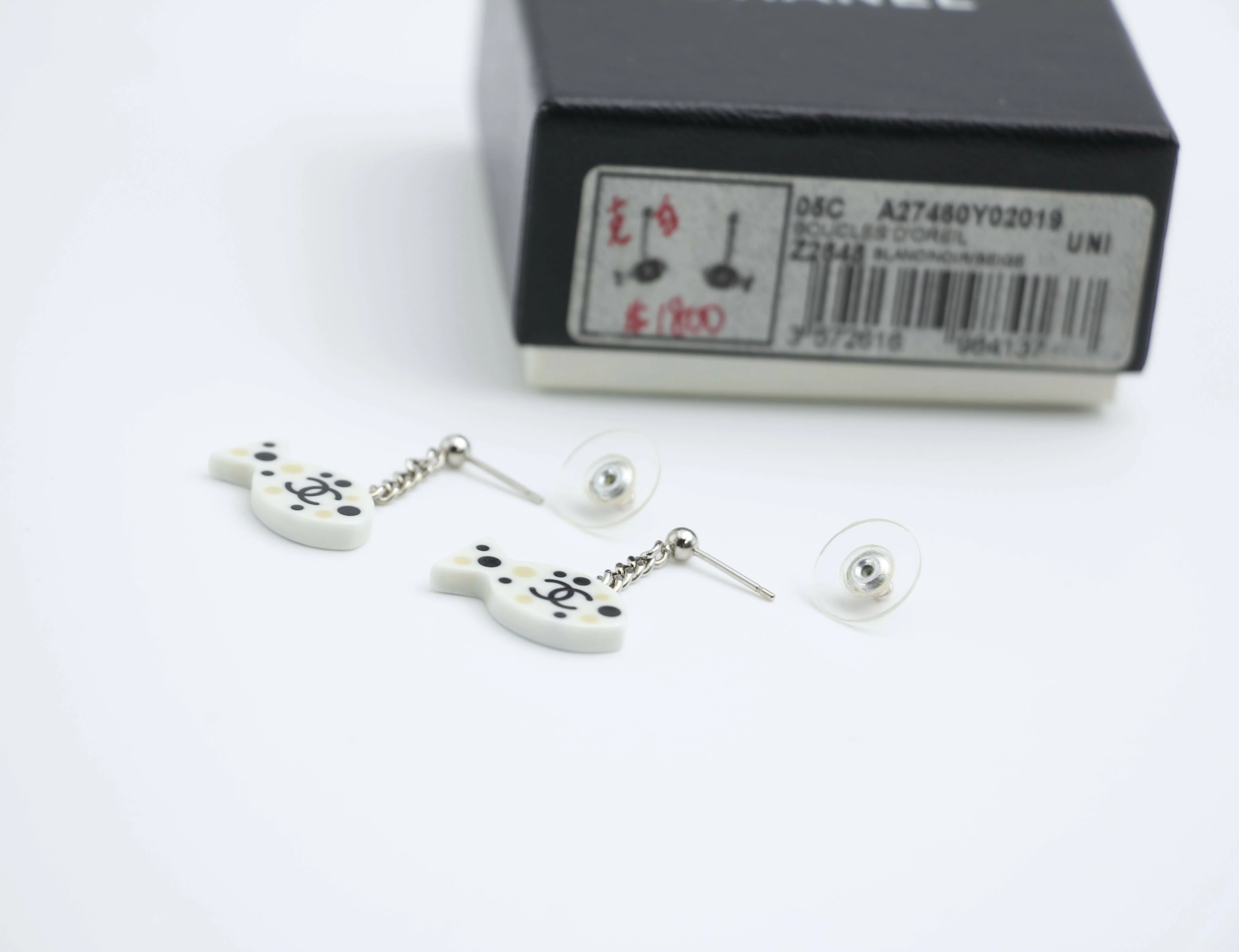 Chanel Vintage 05C Resin Black and White Fishes Stud Earrings - Image 4