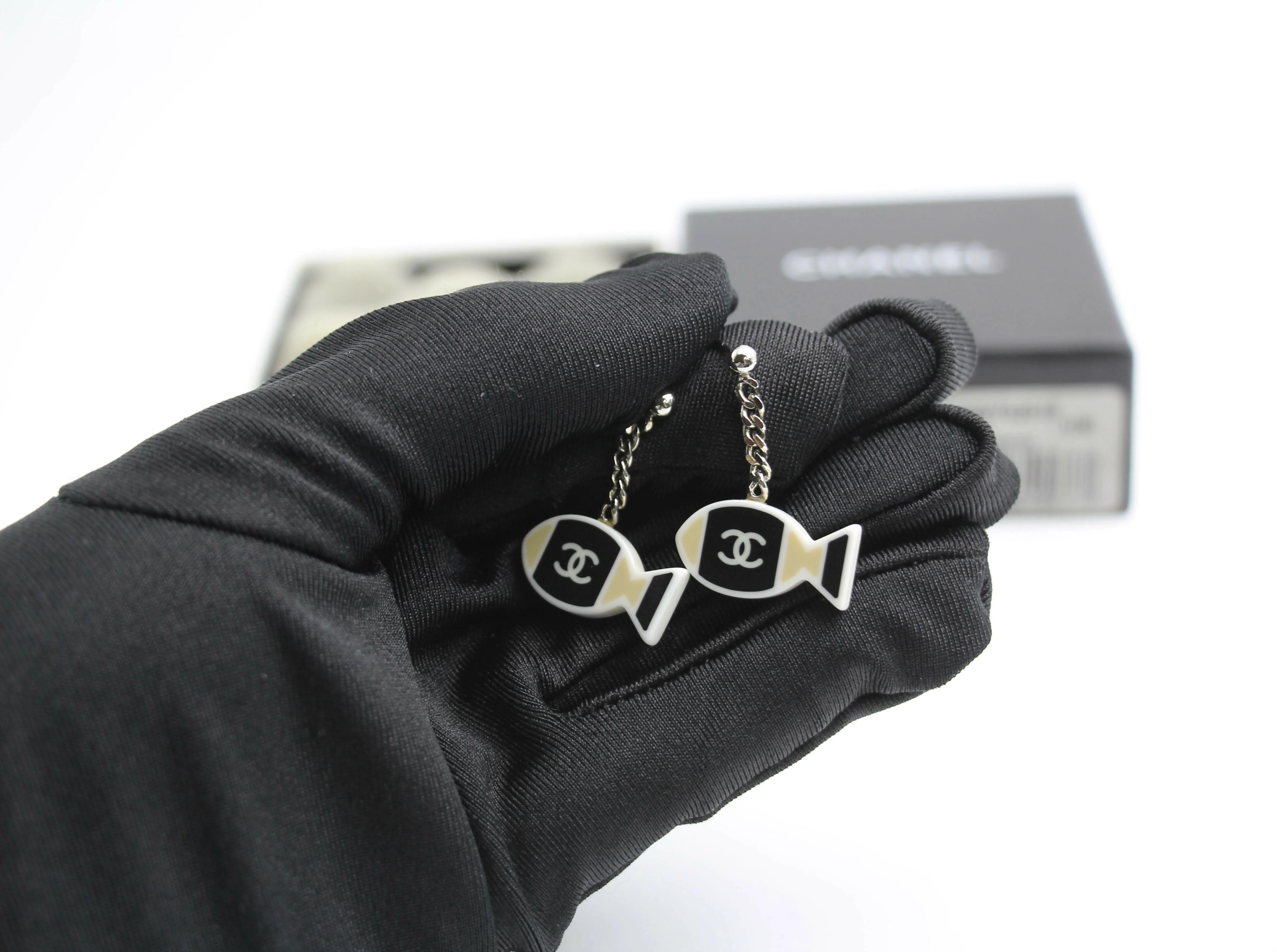 Chanel Vintage 05C Resin Black and White Fishes Stud Earrings - Image 5