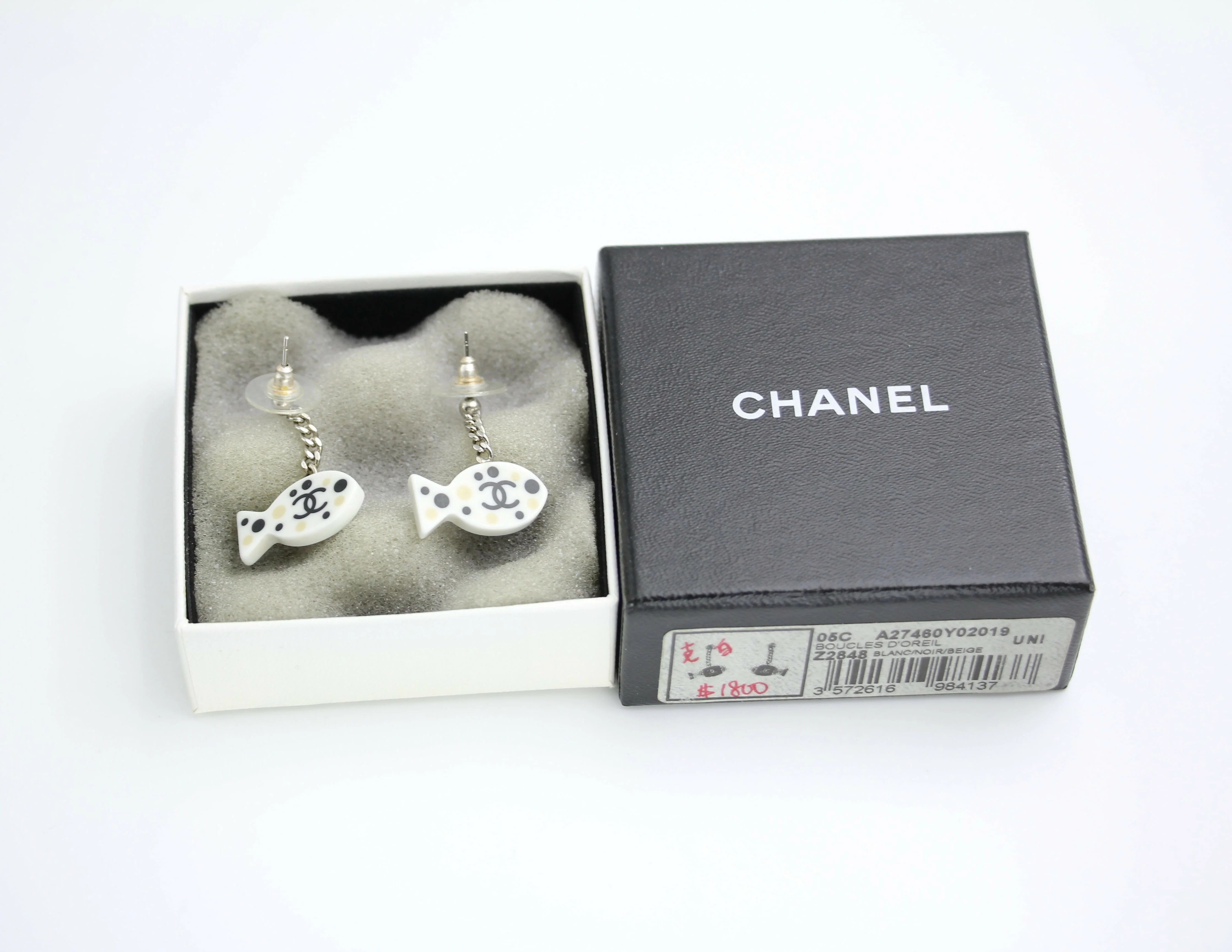 Chanel Vintage 05C Resin Black and White Fishes Stud Earrings - Image 8