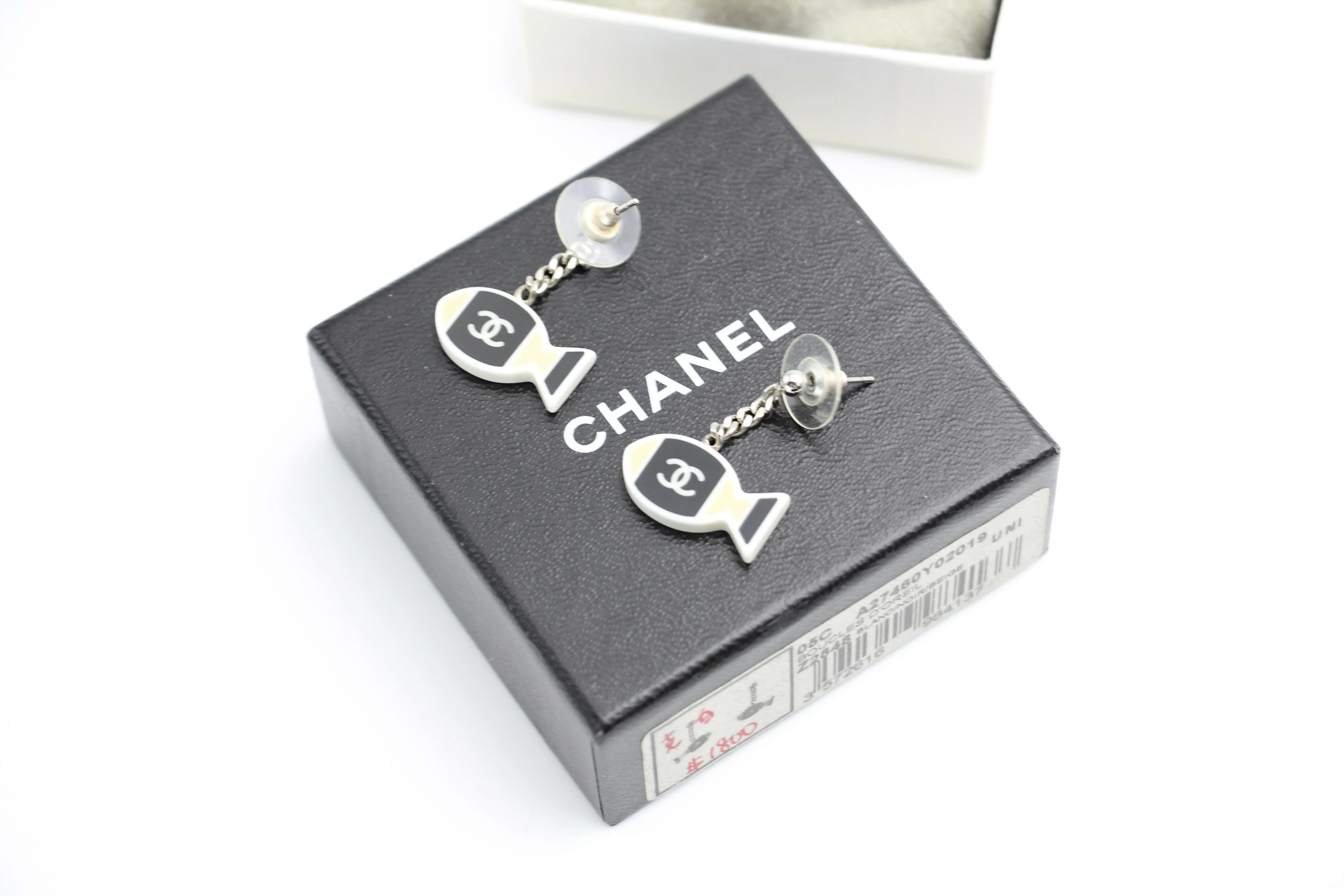 Chanel Vintage 05C Resin Black and White Fishes Stud Earrings - Image 9