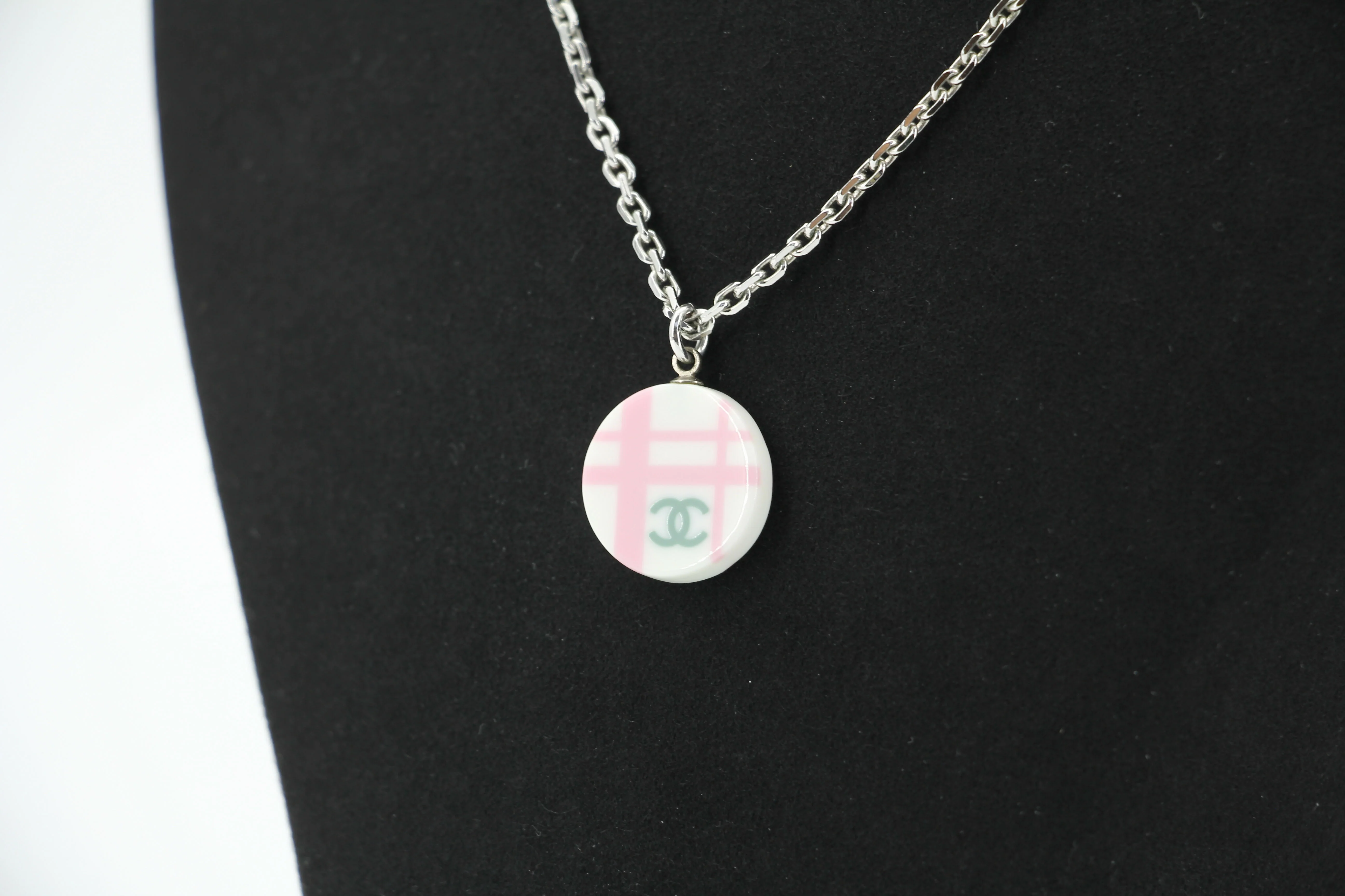 Chanel Vintage 05P Resin Round Pink and White Stripes Necklace