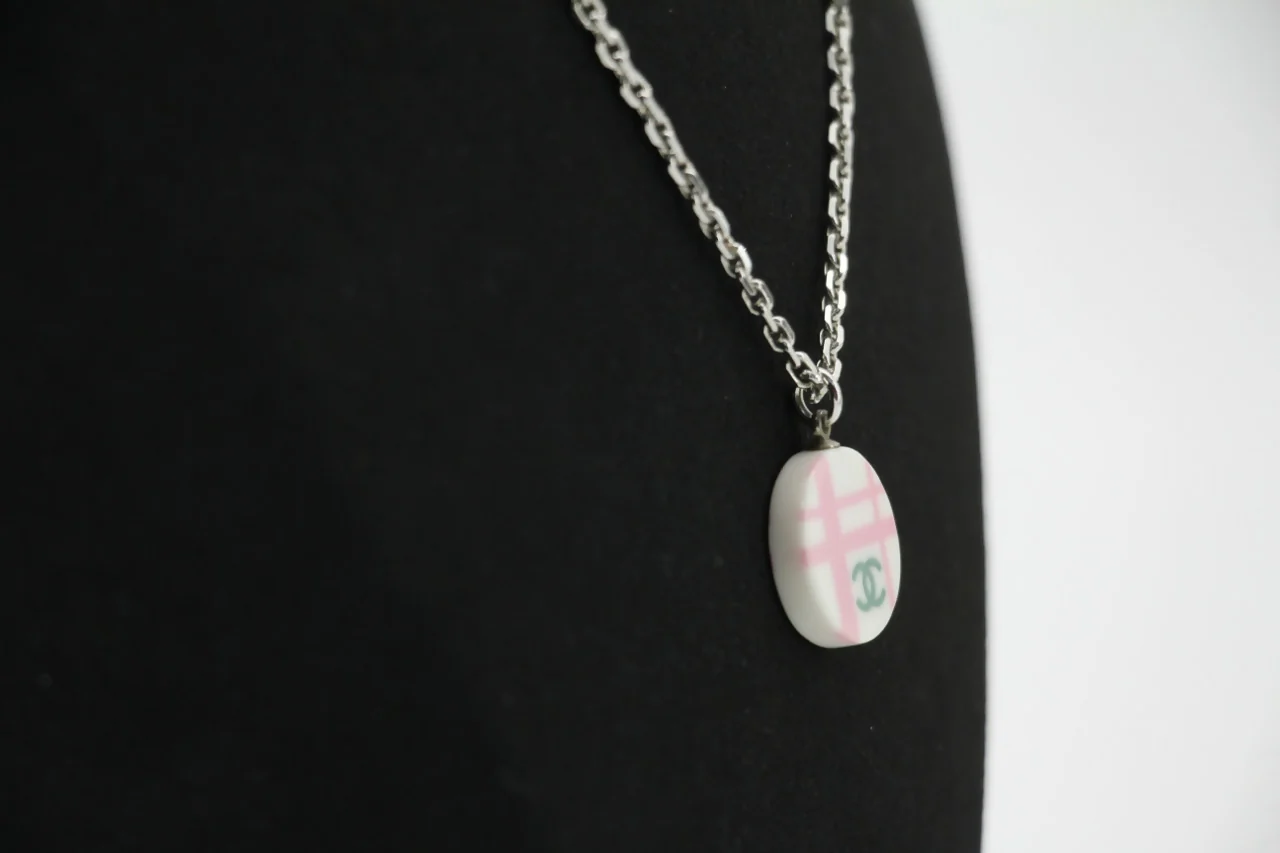 Chanel Vintage 05P Resin Round Pink and White Stripes Necklace - Image 7