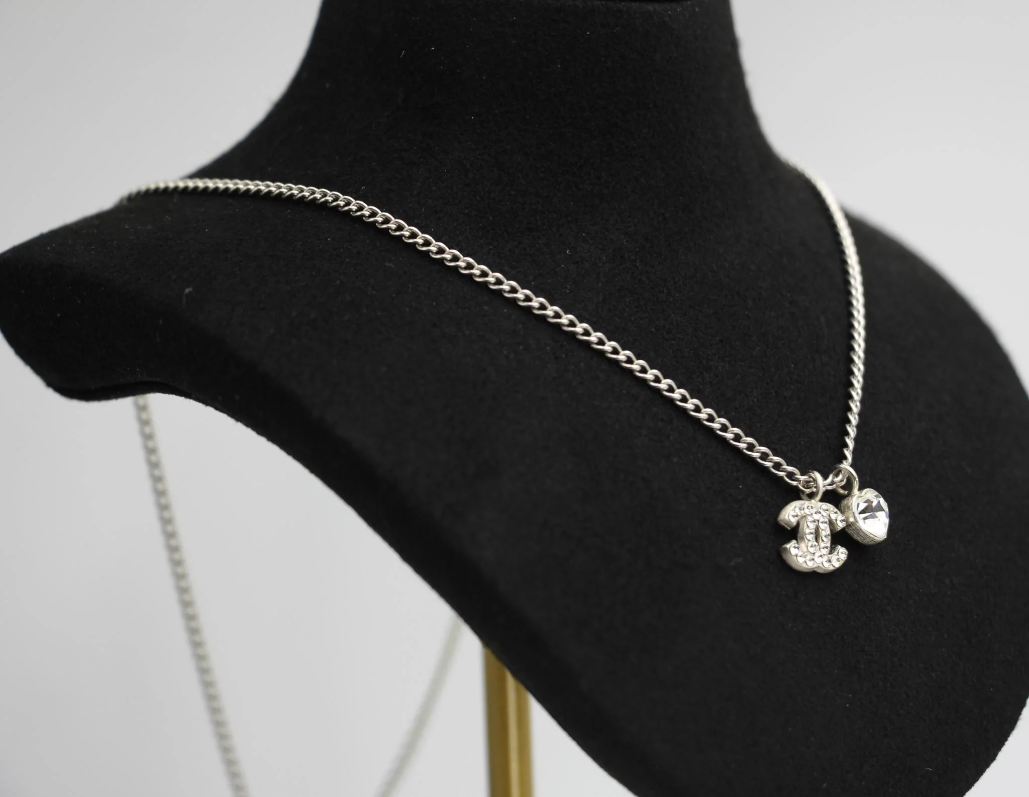 Chanel Vintage 05P Rhinestone Silver Heart Necklace - Image 3