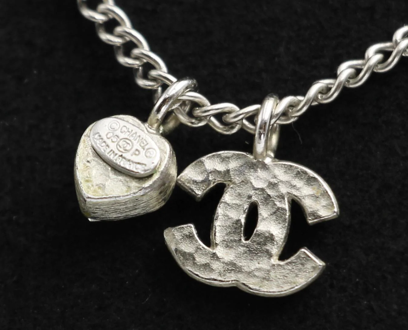 Chanel Vintage 05P Rhinestone Silver Heart Necklace - Image 8