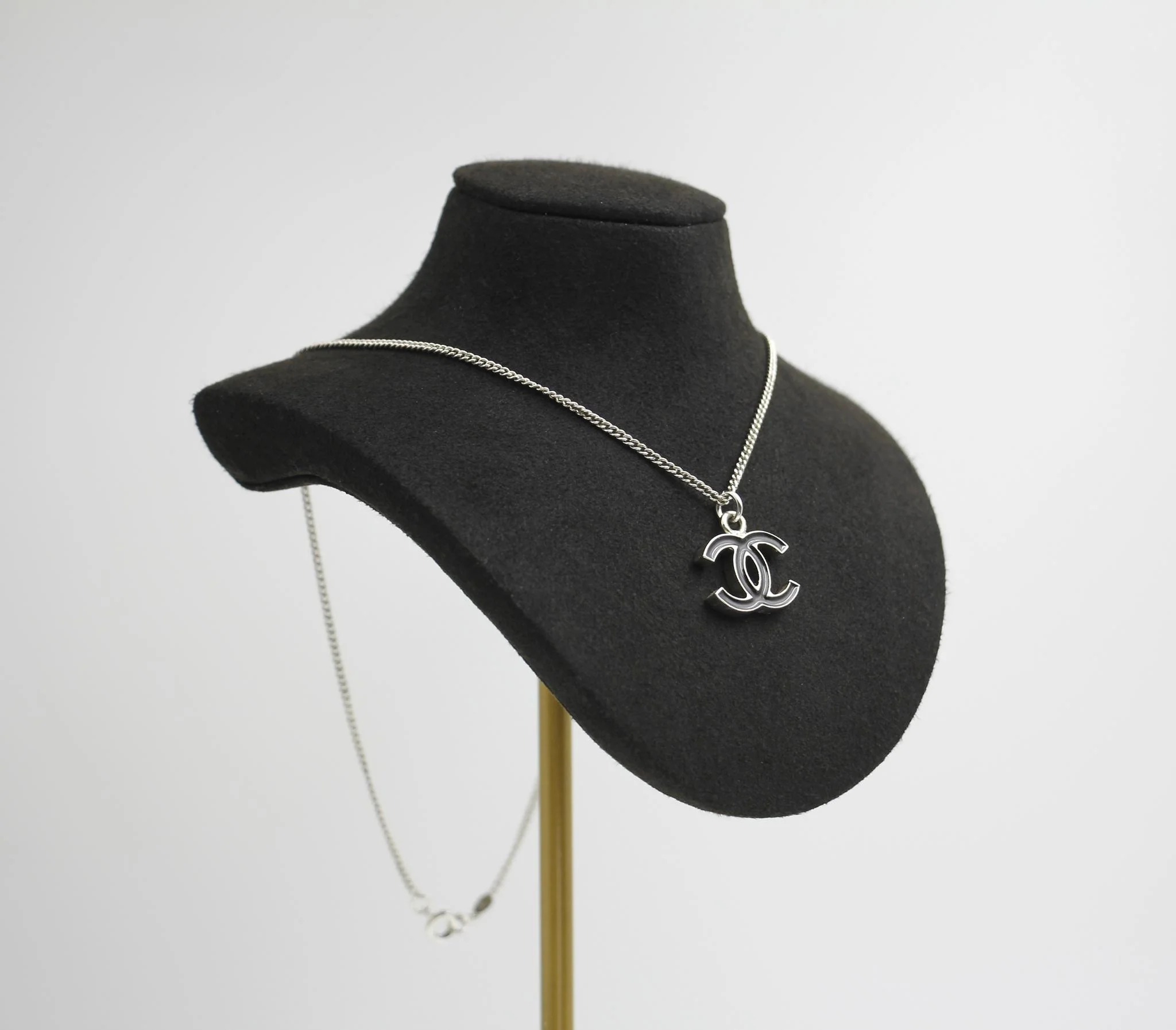 Chanel Vintage 05V Enamel Classic Black Cc Necklace - Image 3