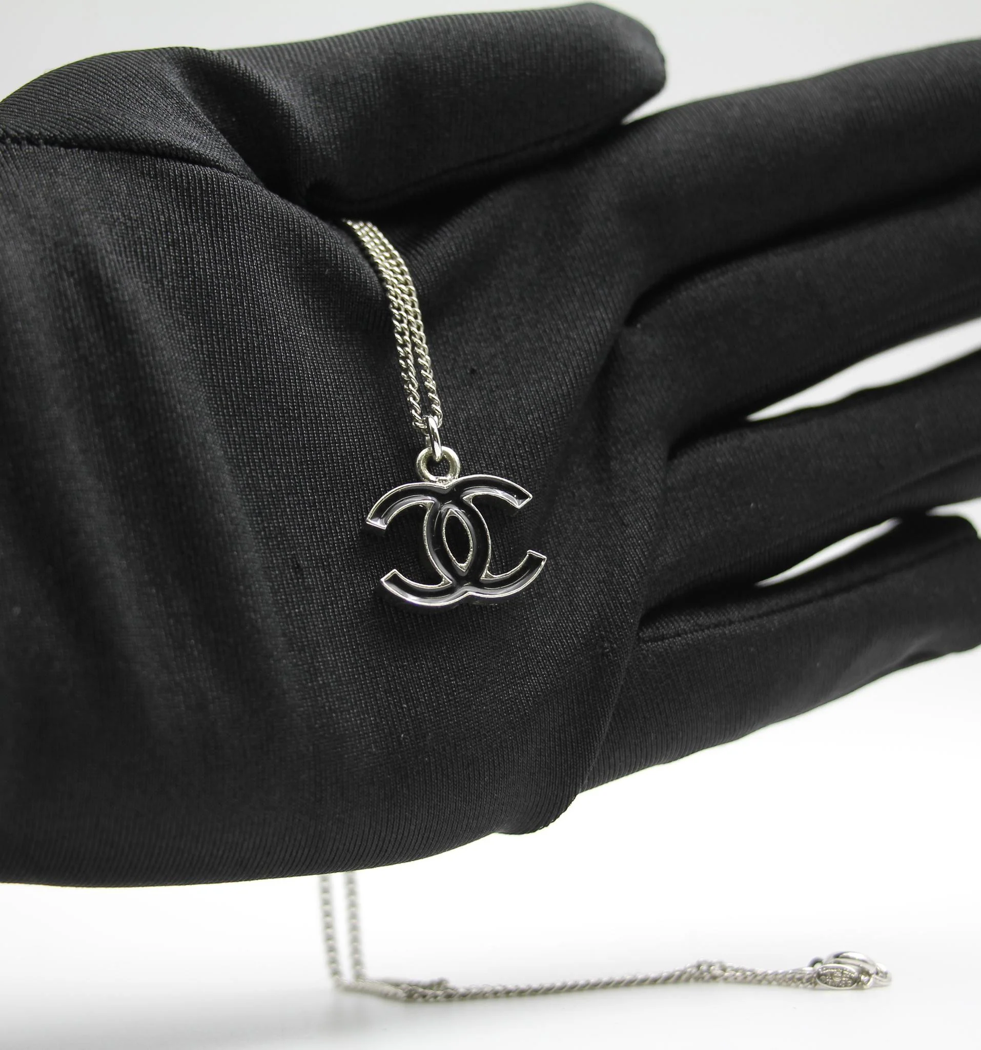 Chanel Vintage 05V Enamel Classic Black Cc Necklace - Image 4