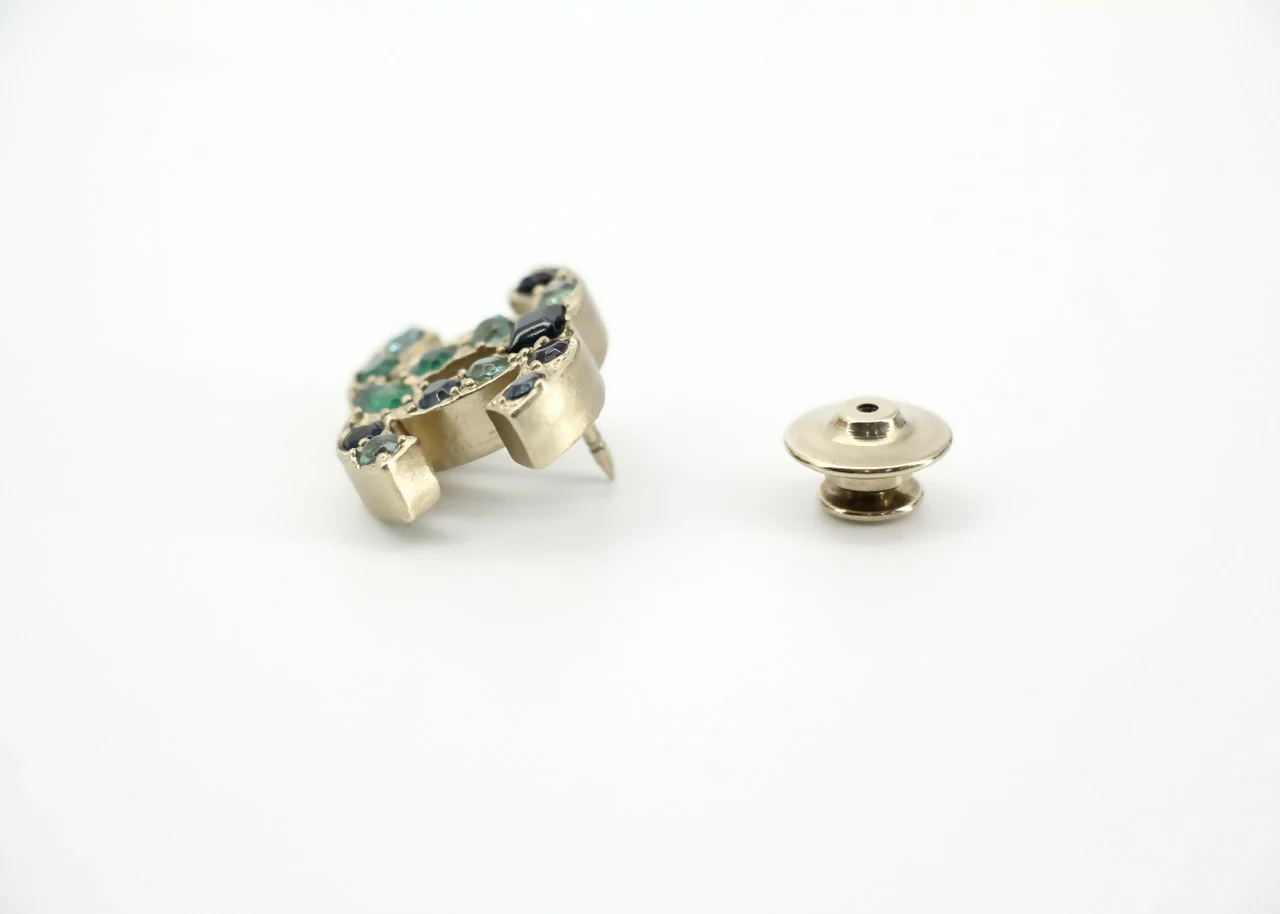 Chanel Vintage 07A Gripoix Blue Black & Green Pebble Brooch - Image 7