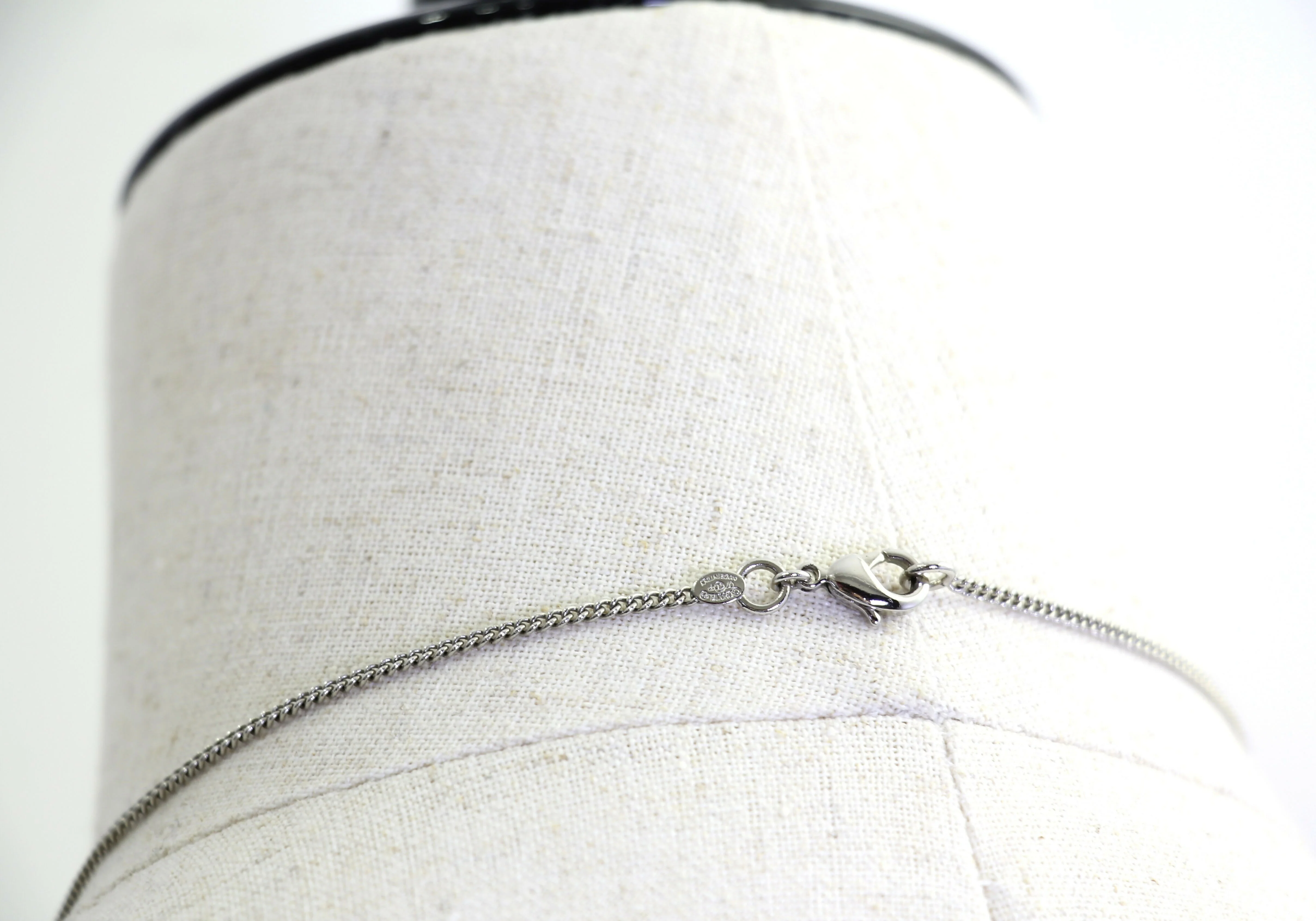 Chanel Vintage 07P Metal CC Logo Silver & Black -Tone Padlock and Key Necklace - Image 3